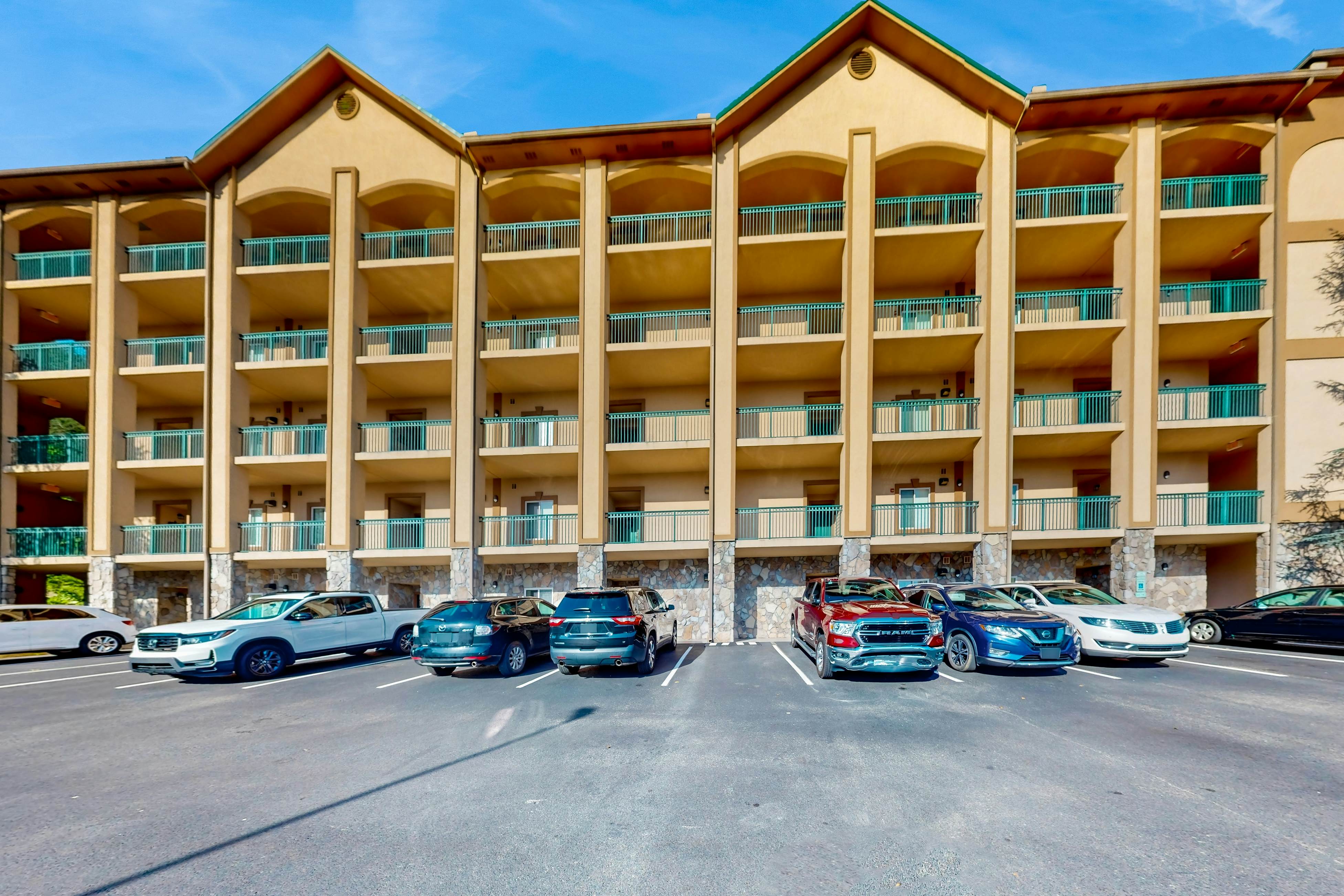 Walk 2 Tram Prime Downtown Locale, Sleep 6・Balcony