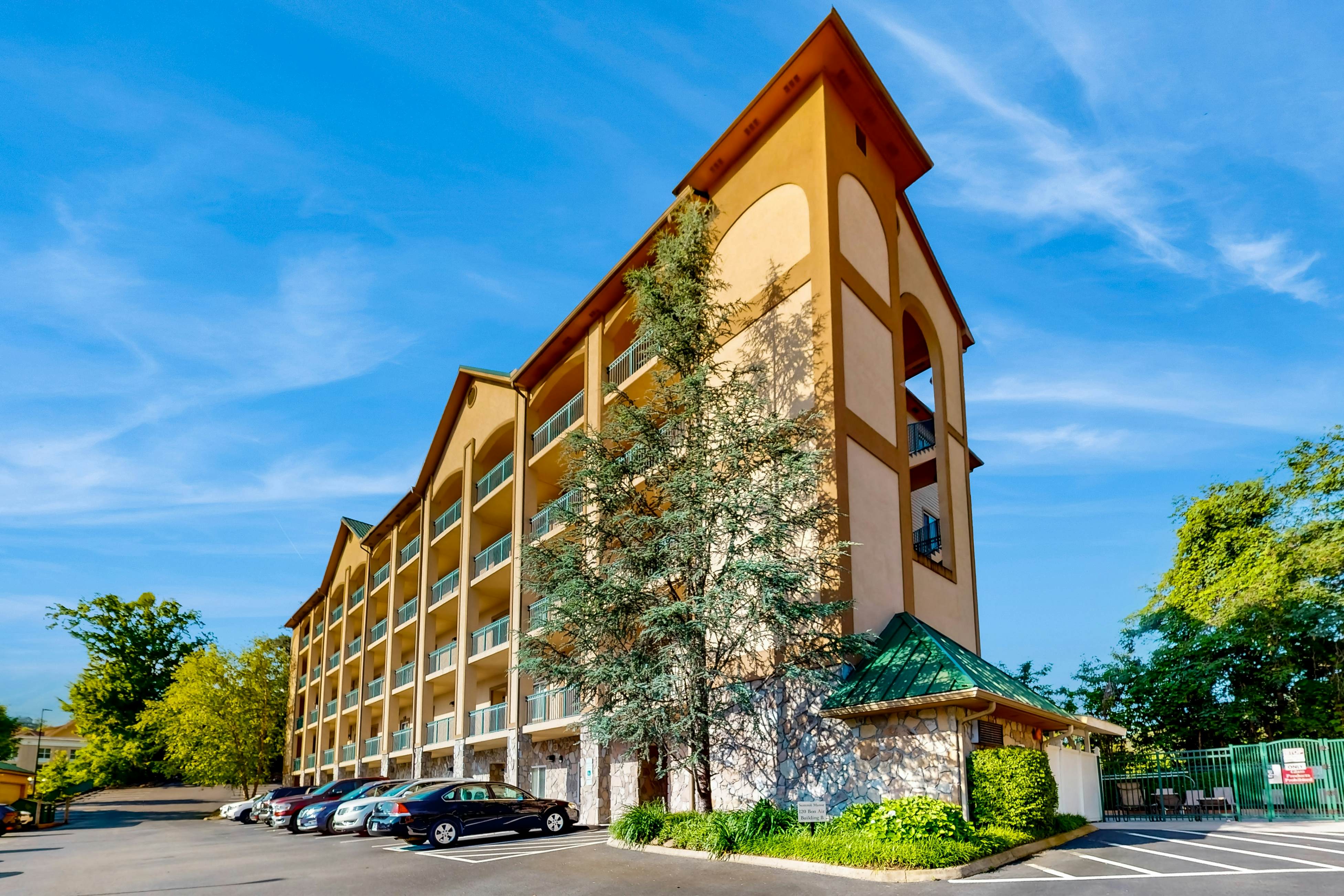 Walk 2 Tram Prime Downtown Locale, Sleep 6・Balcony