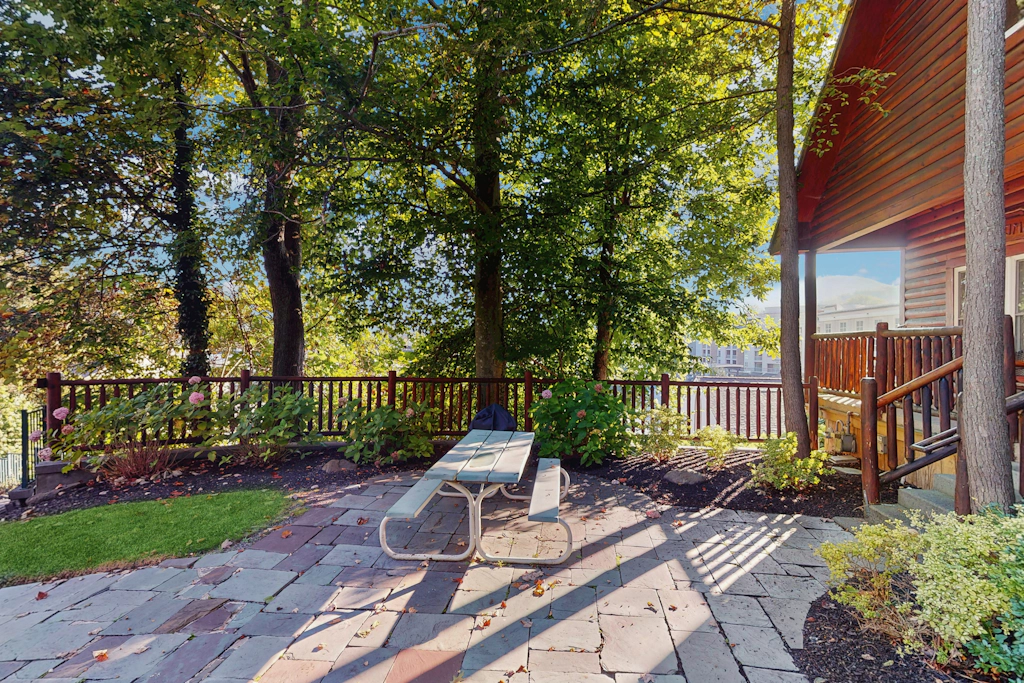 Centrally Located Cabin, Sleeps 6・Pool Table・Views
