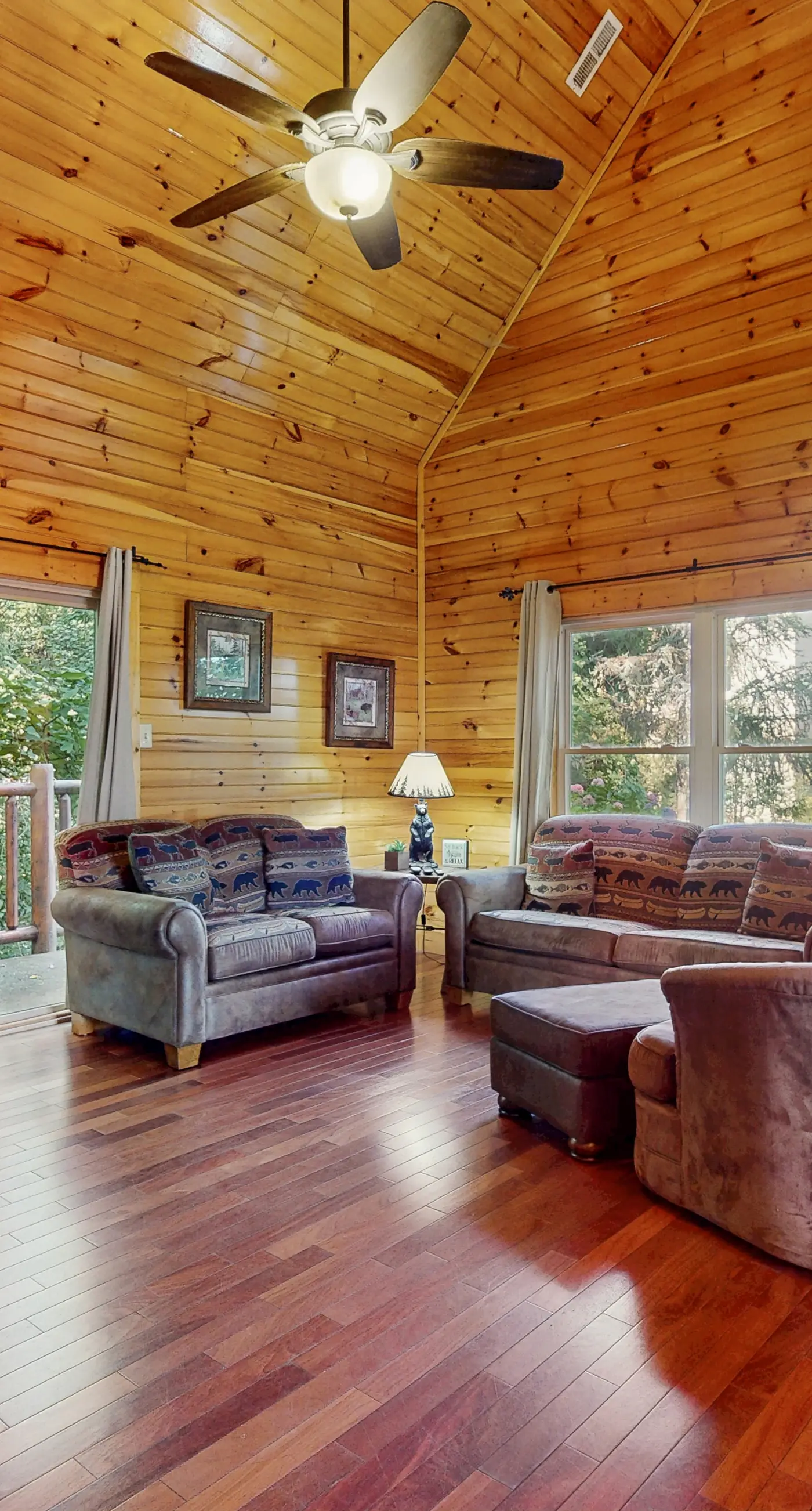 Centrally Located Cabin, Sleeps 6・Pool Table・Views