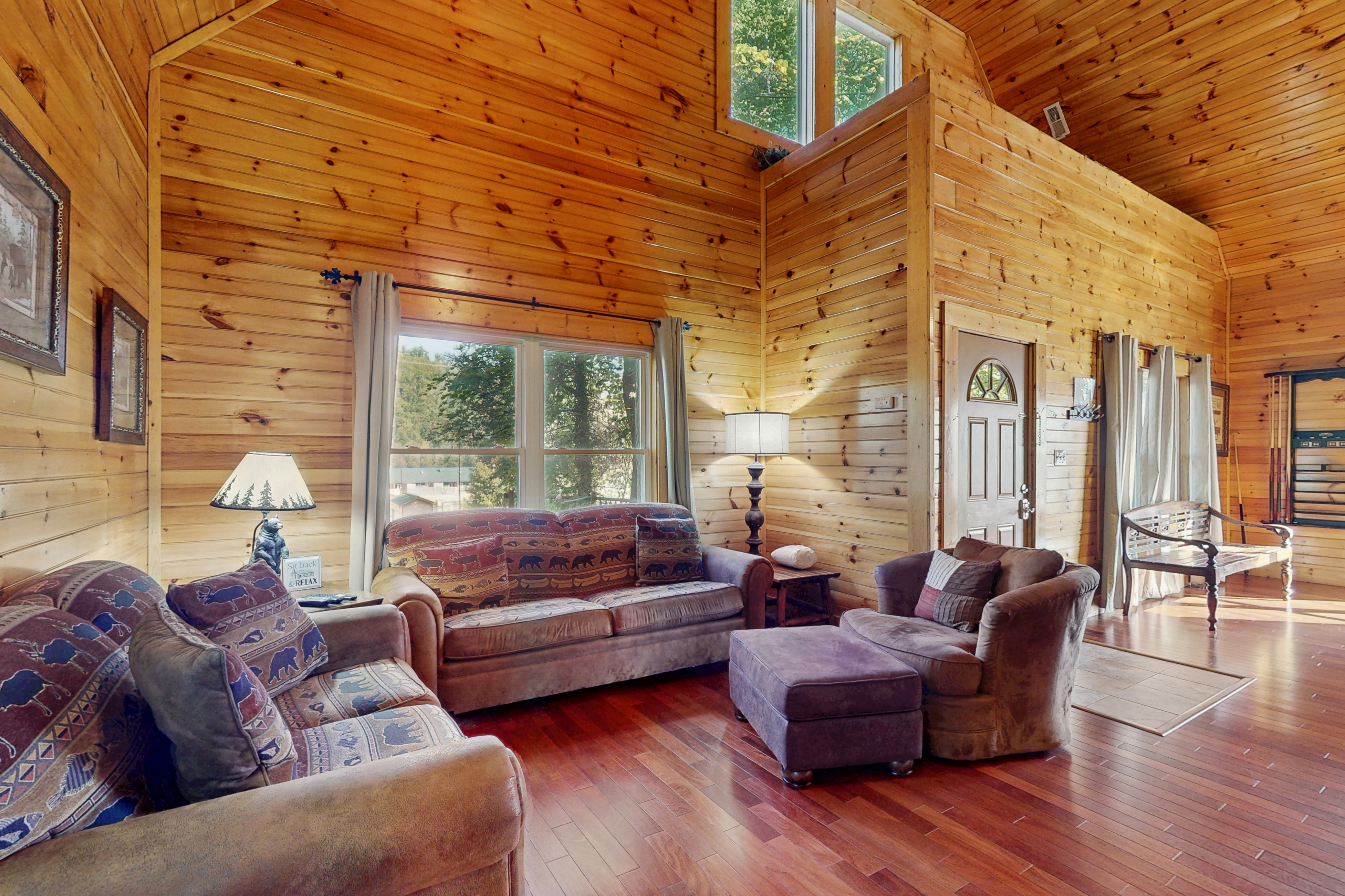 Centrally Located Cabin, Sleeps 6・Pool Table