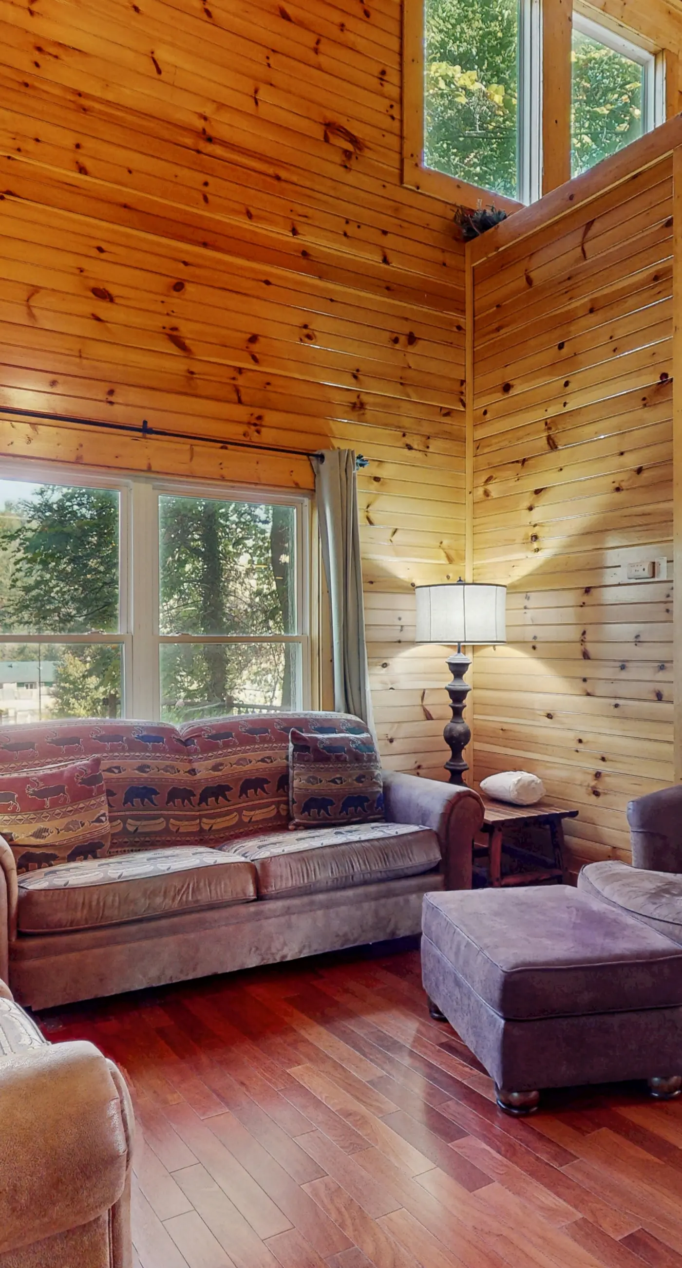 Centrally Located Cabin, Sleeps 6・Pool Table・Views
