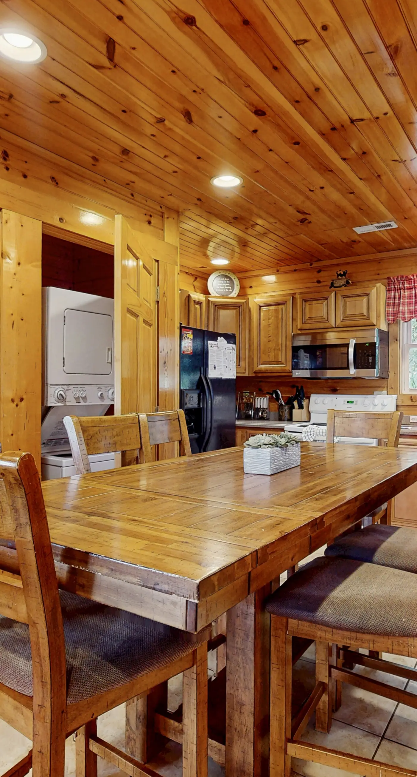 Centrally Located Cabin, Sleeps 6・Pool Table・Views