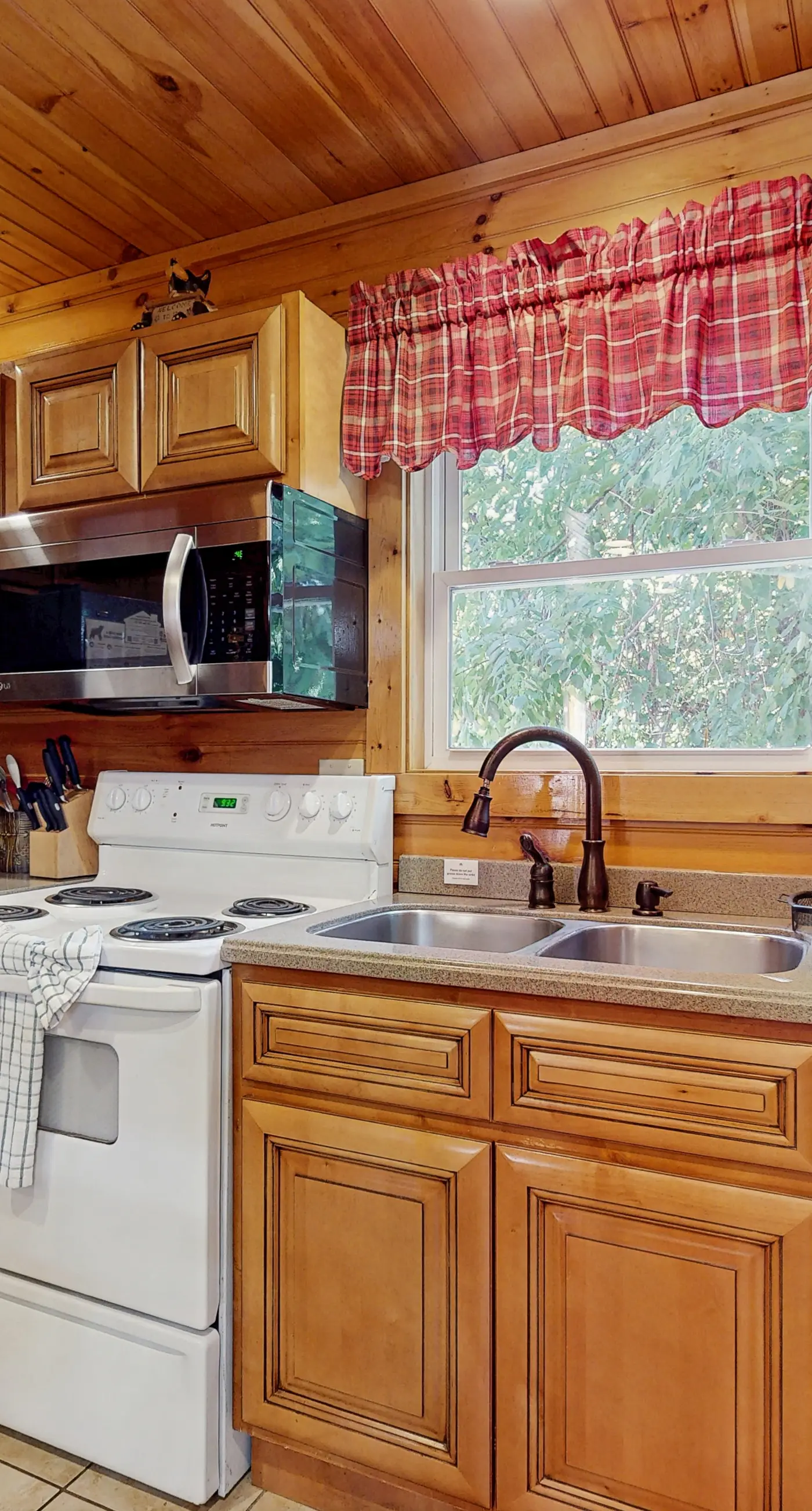 Centrally Located Cabin, Sleeps 6・Pool Table・Views