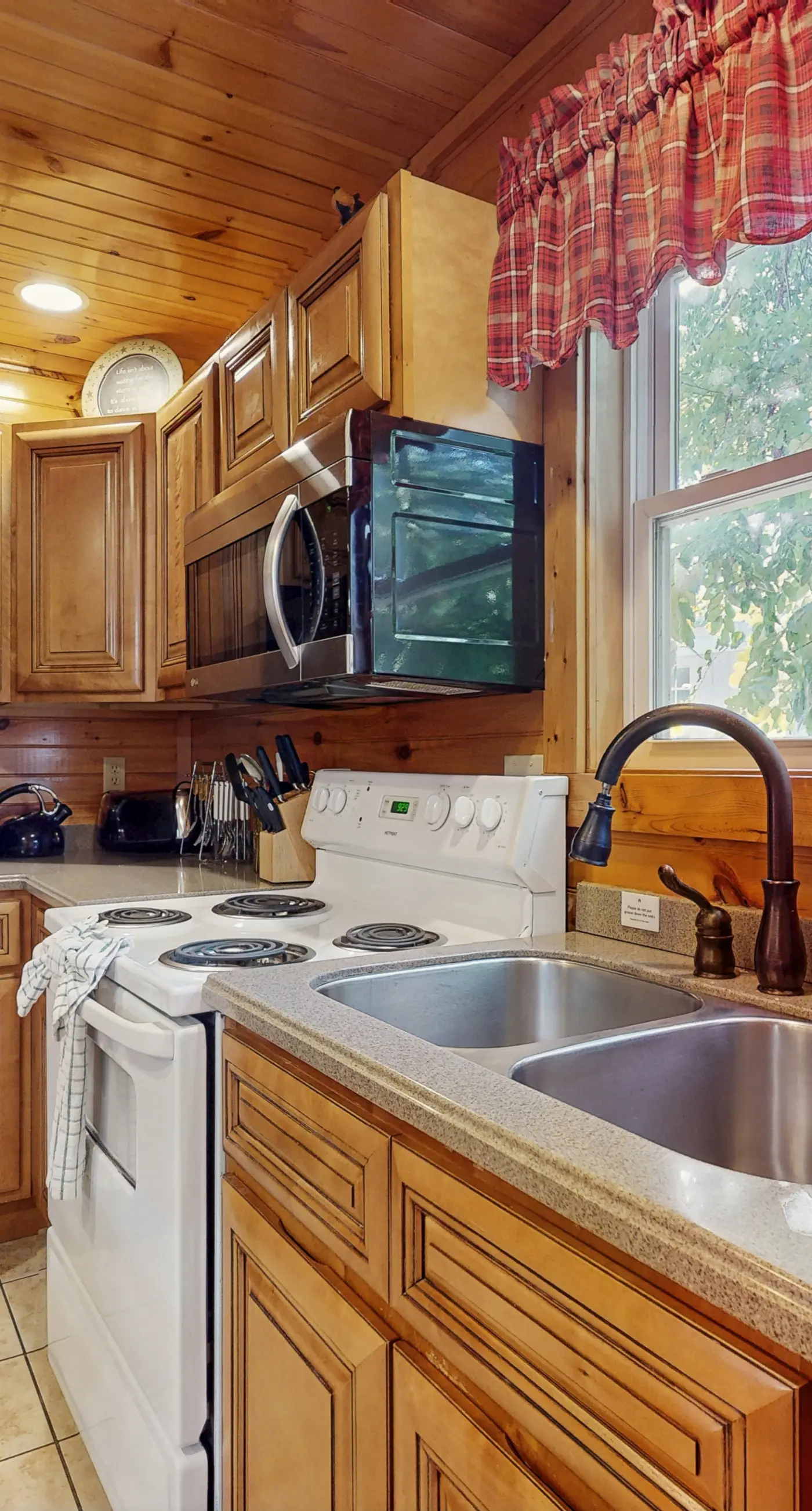 Centrally Located Cabin, Sleeps 6・Pool Table・Views