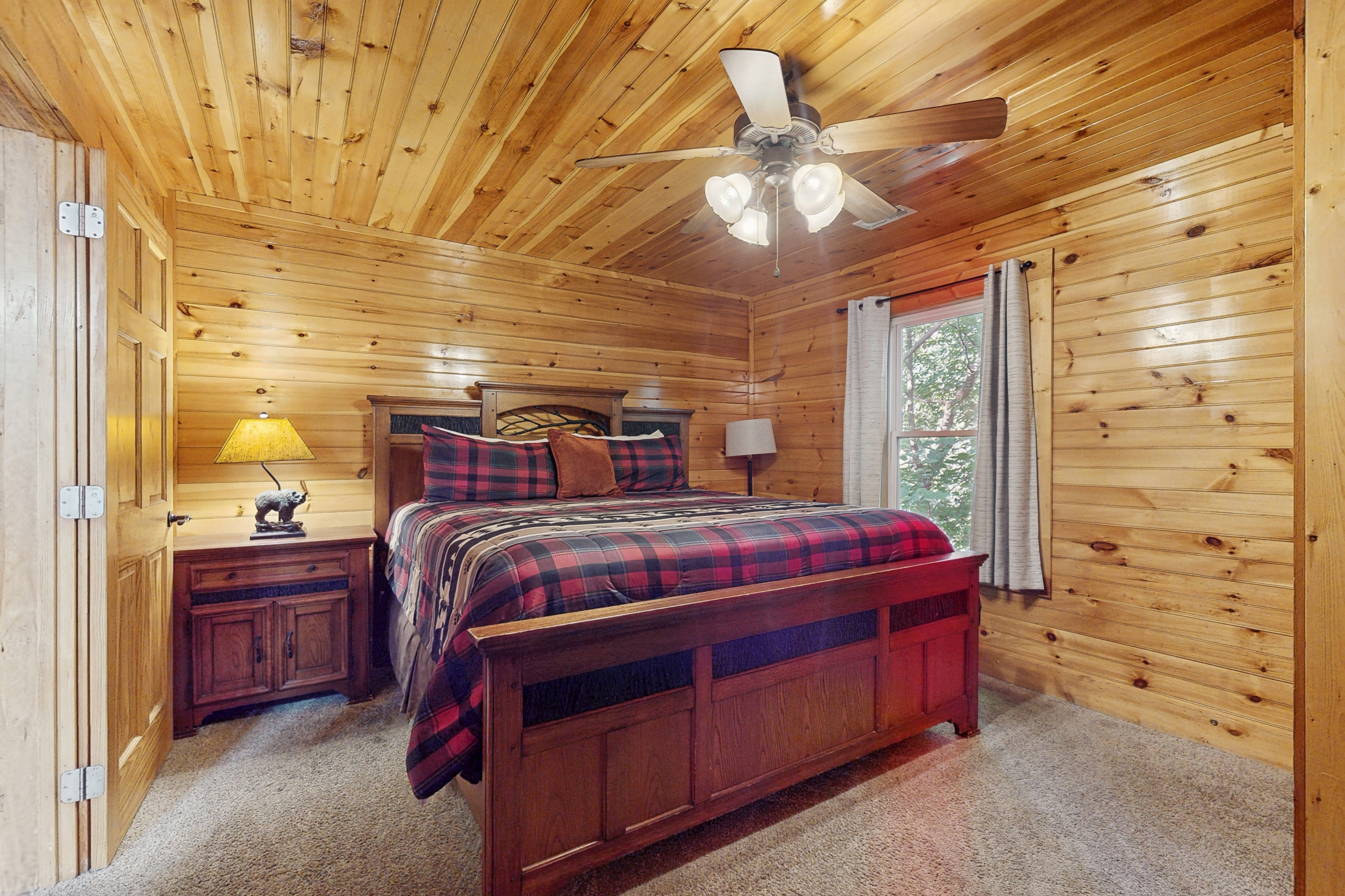 Centrally Located Cabin, Sleeps 6・Pool Table