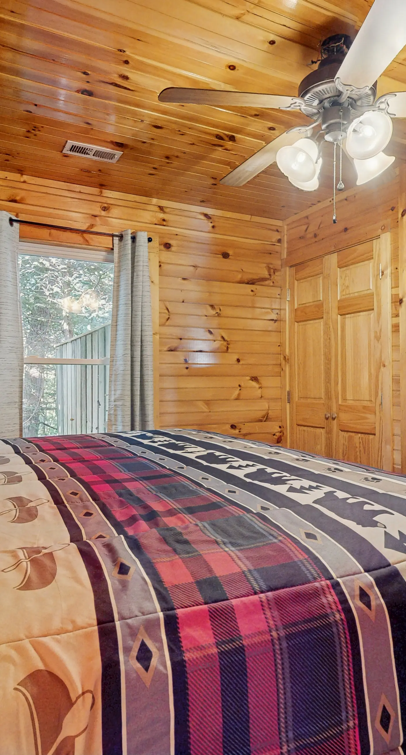 Centrally Located Cabin, Sleeps 6・Pool Table・Views