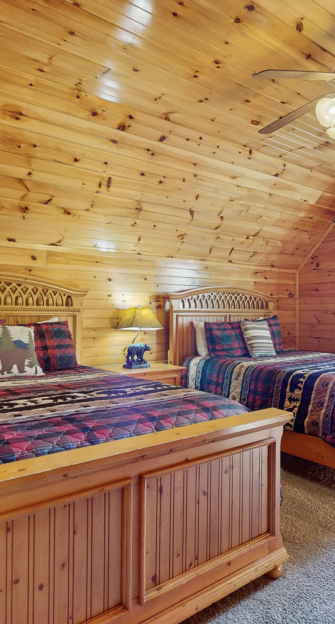 Centrally Located Cabin, Sleeps 6・Pool Table・Views