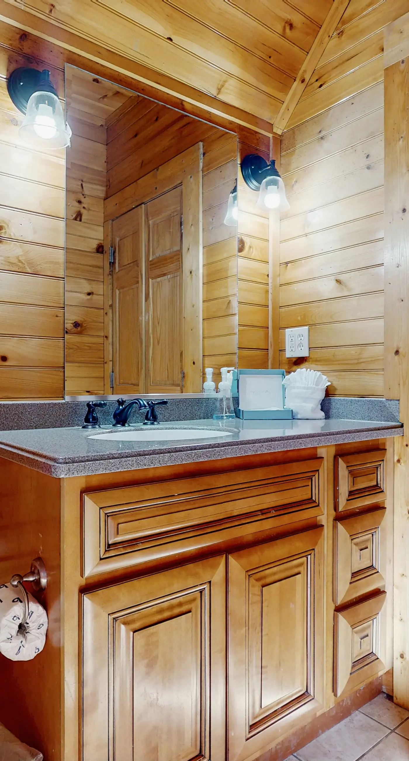 Centrally Located Cabin, Sleeps 6・Pool Table・Views