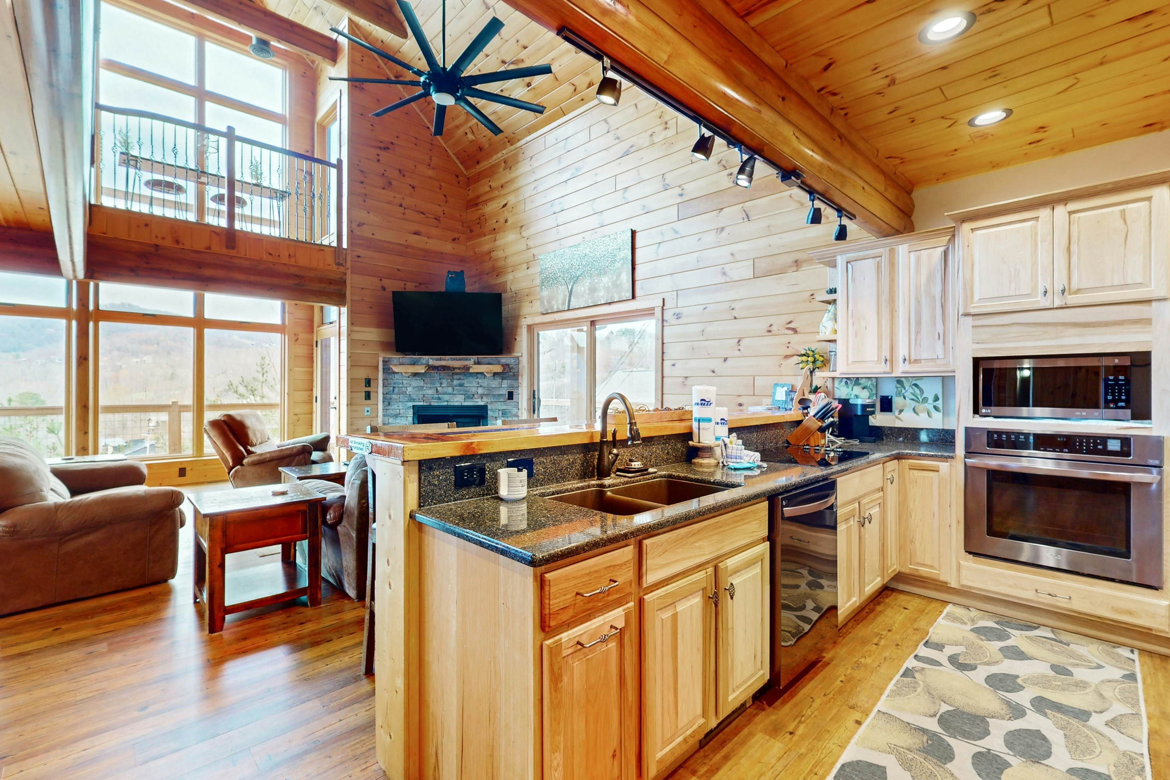 Luxe cabin w/ mtn views, hot tub, home theater + free attraction tickets