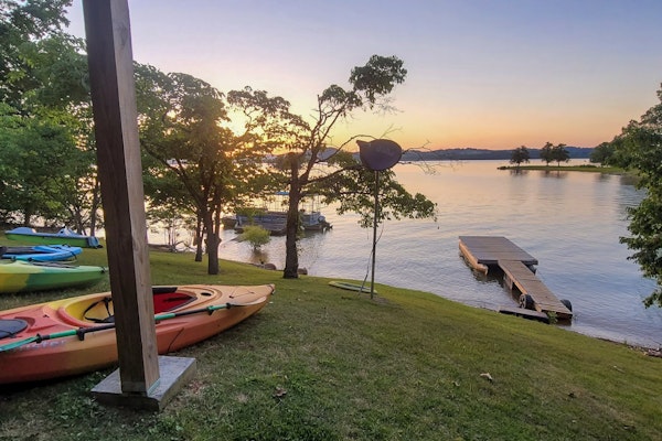 Lakefront Home, Sleeps 10・Amazing Views・Dock