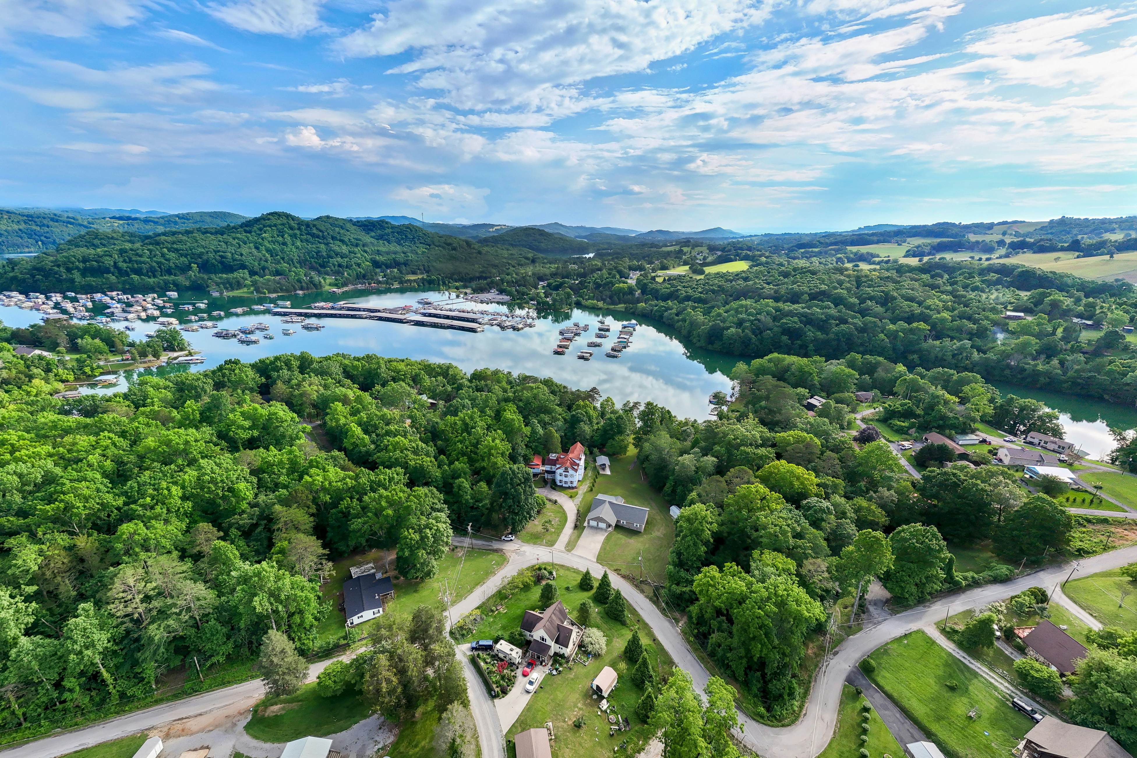 Custom Norris Lake home in no-wake zone w/ hot tub & two kitchens - dog-friendly