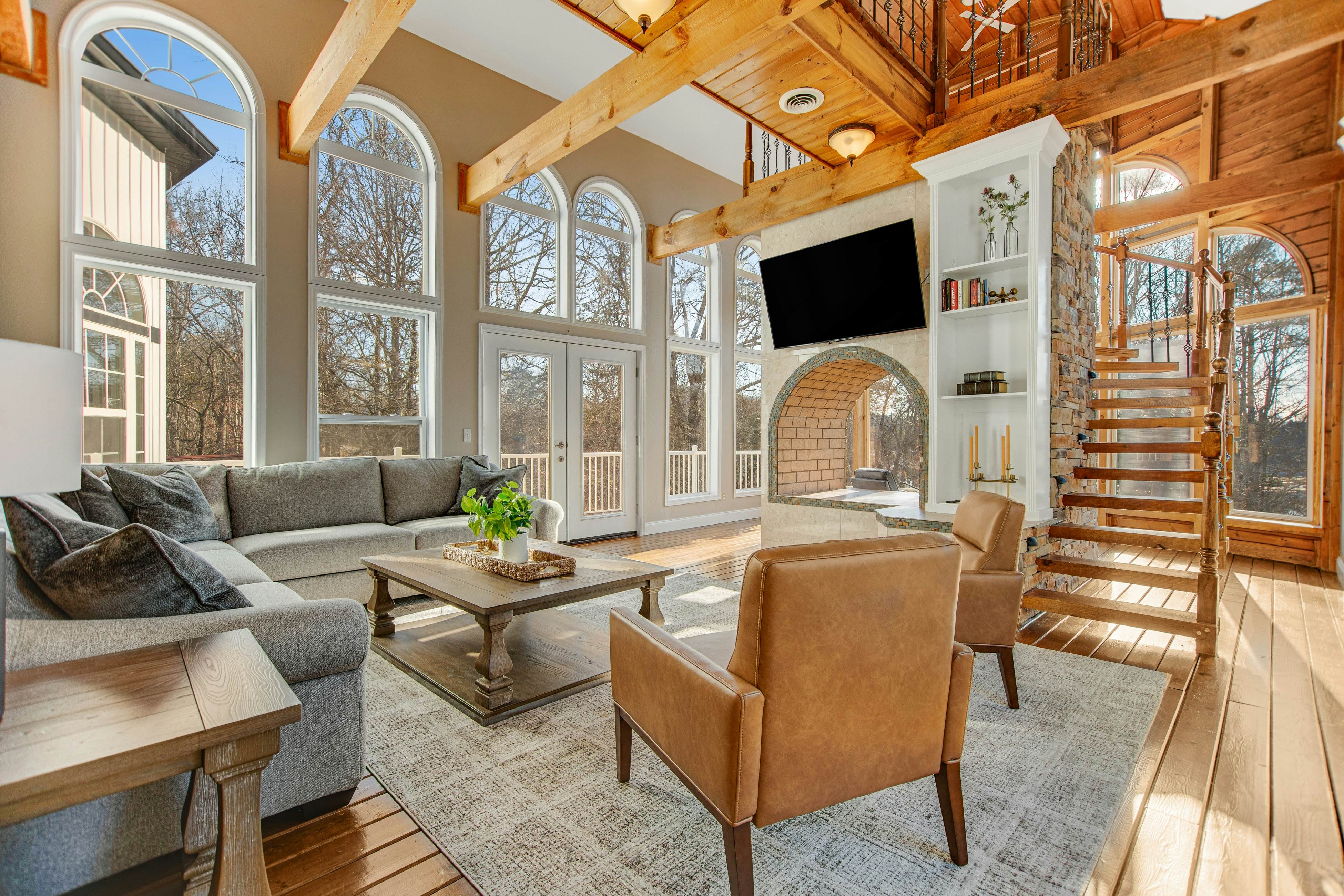 Custom Norris Lake home in no-wake zone w/ hot tub & two kitchens - dog-friendly