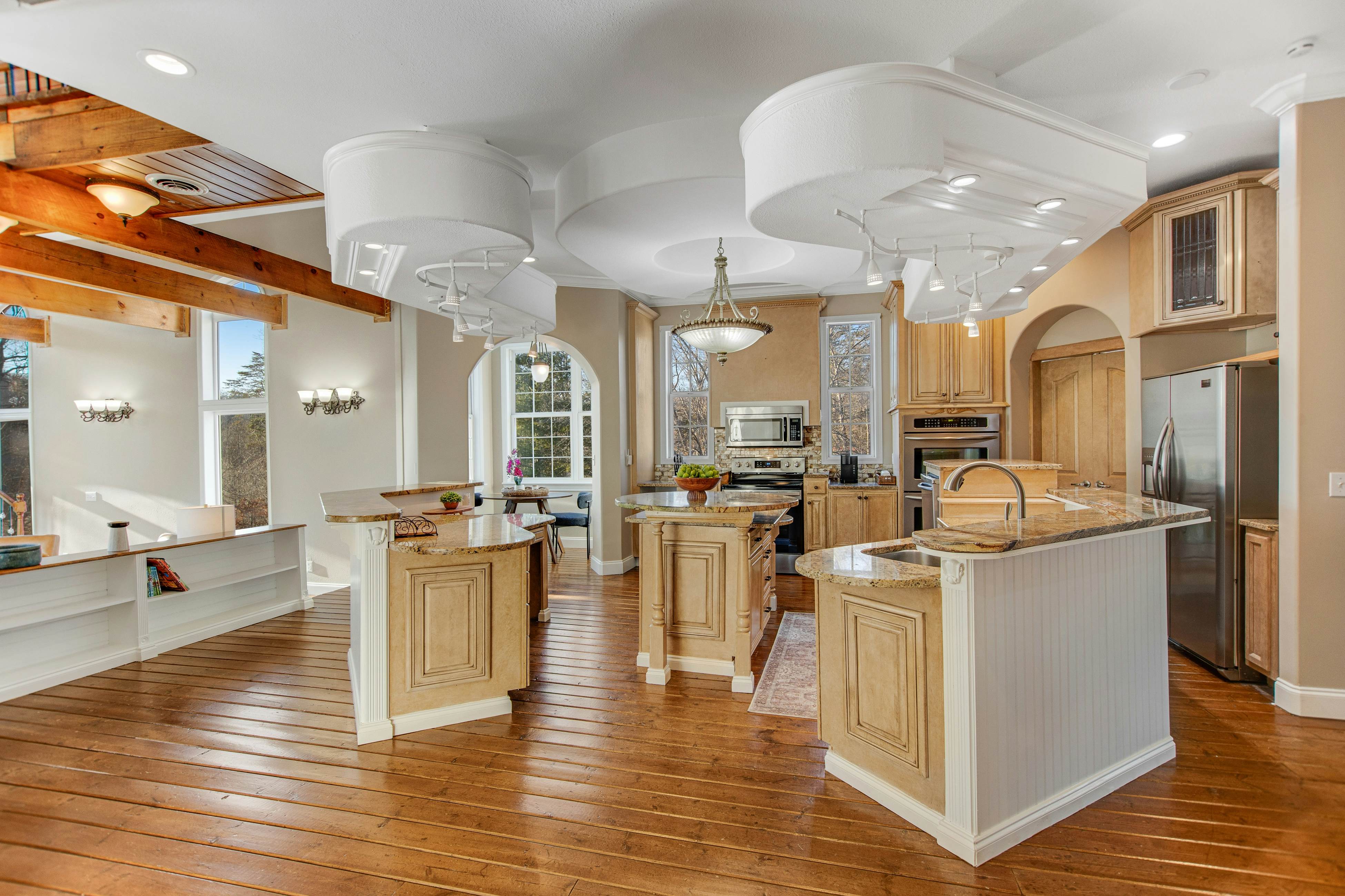 Custom Norris Lake home in no-wake zone w/ hot tub & two kitchens - dog-friendly