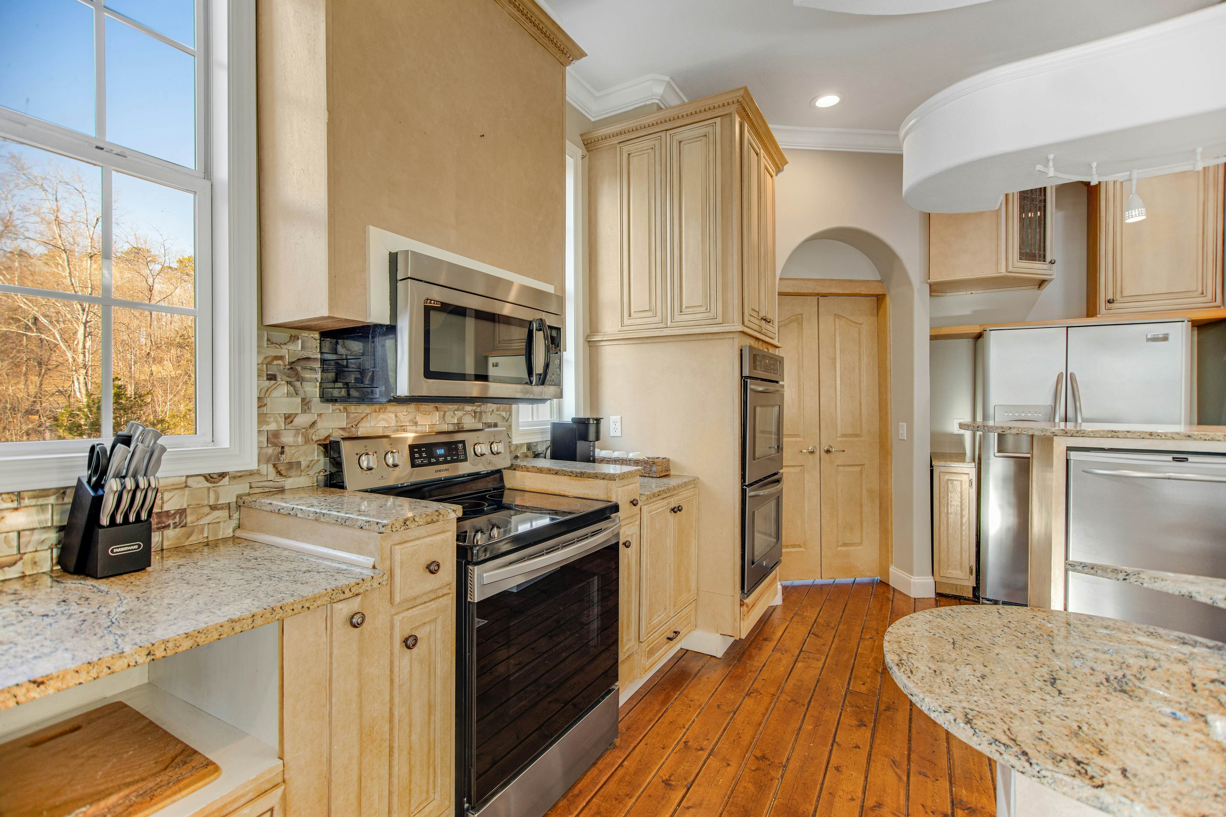 Custom Norris Lake home in no-wake zone w/ hot tub & two kitchens - dog-friendly