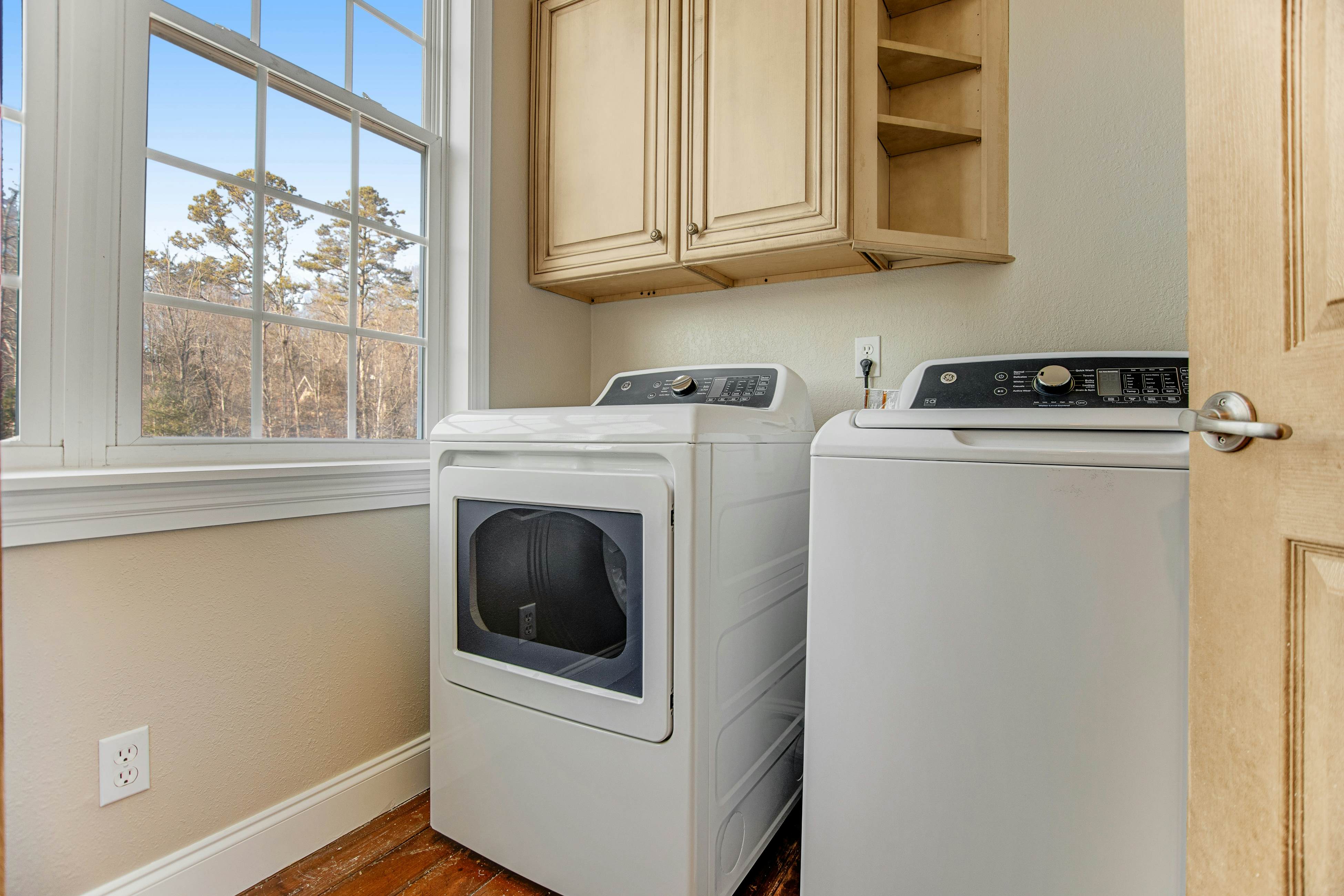 Custom Norris Lake home in no-wake zone w/ hot tub & two kitchens - dog-friendly