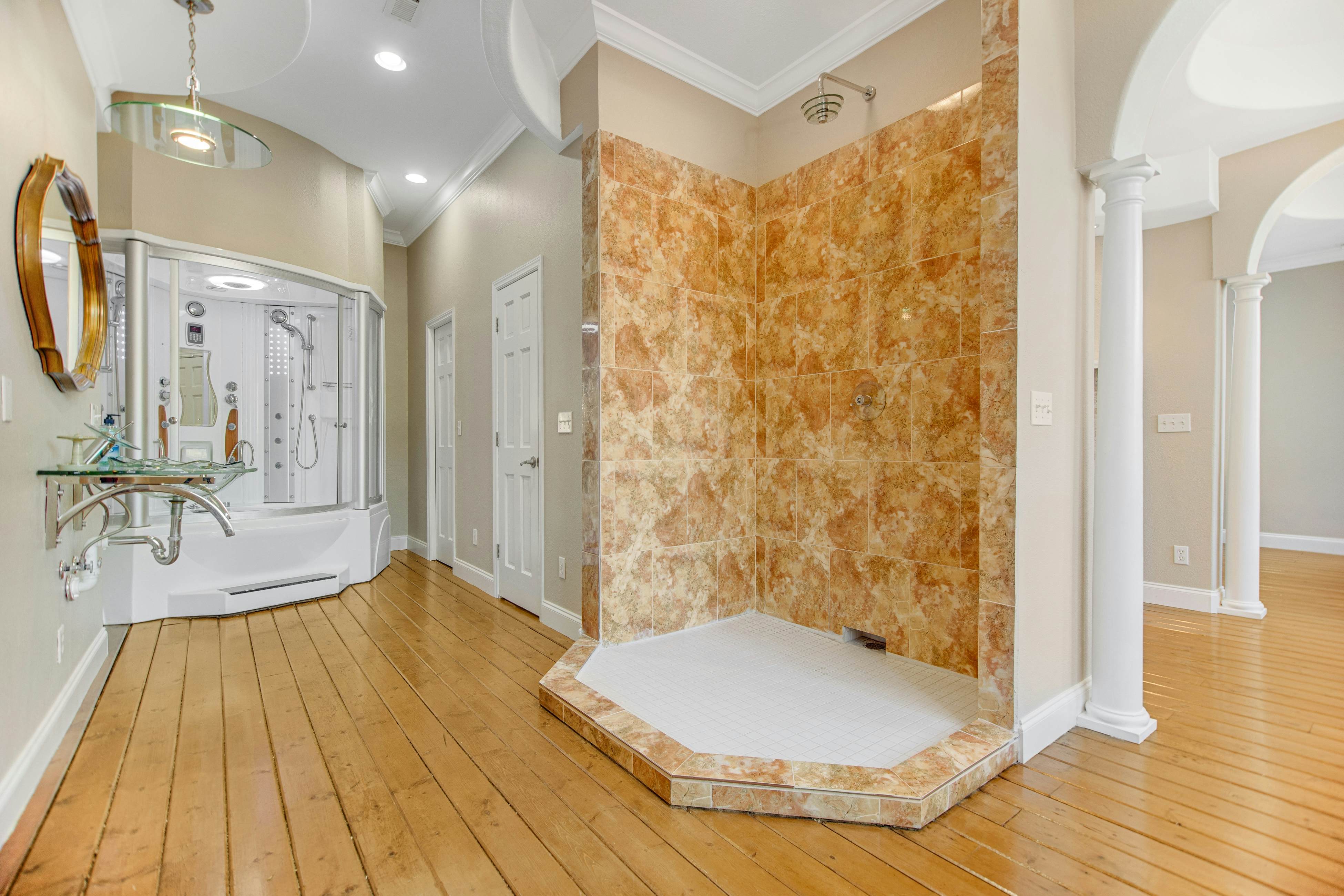 Custom Norris Lake home in no-wake zone w/ hot tub & two kitchens - dog-friendly