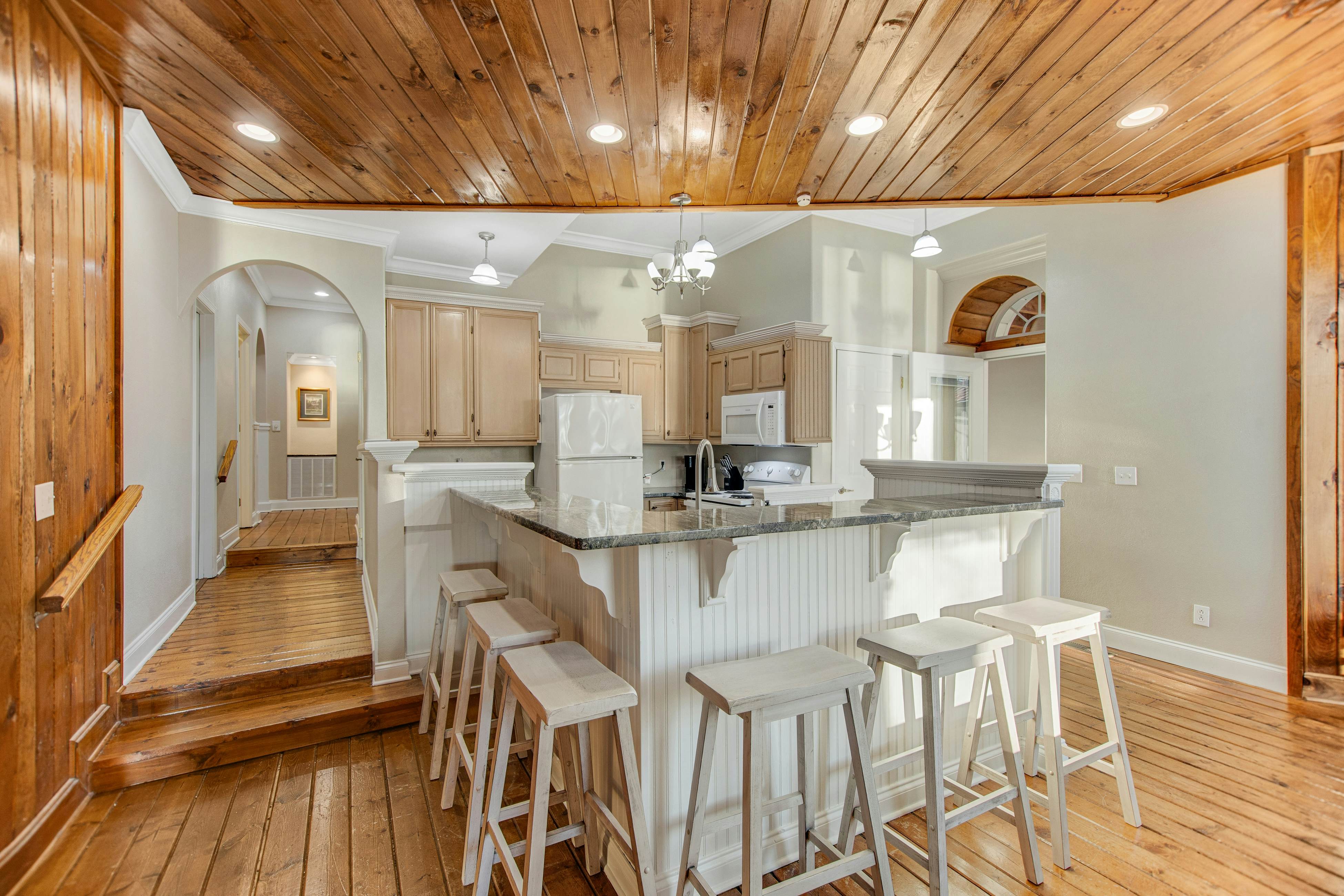 Custom Norris Lake home in no-wake zone w/ hot tub & two kitchens - dog-friendly