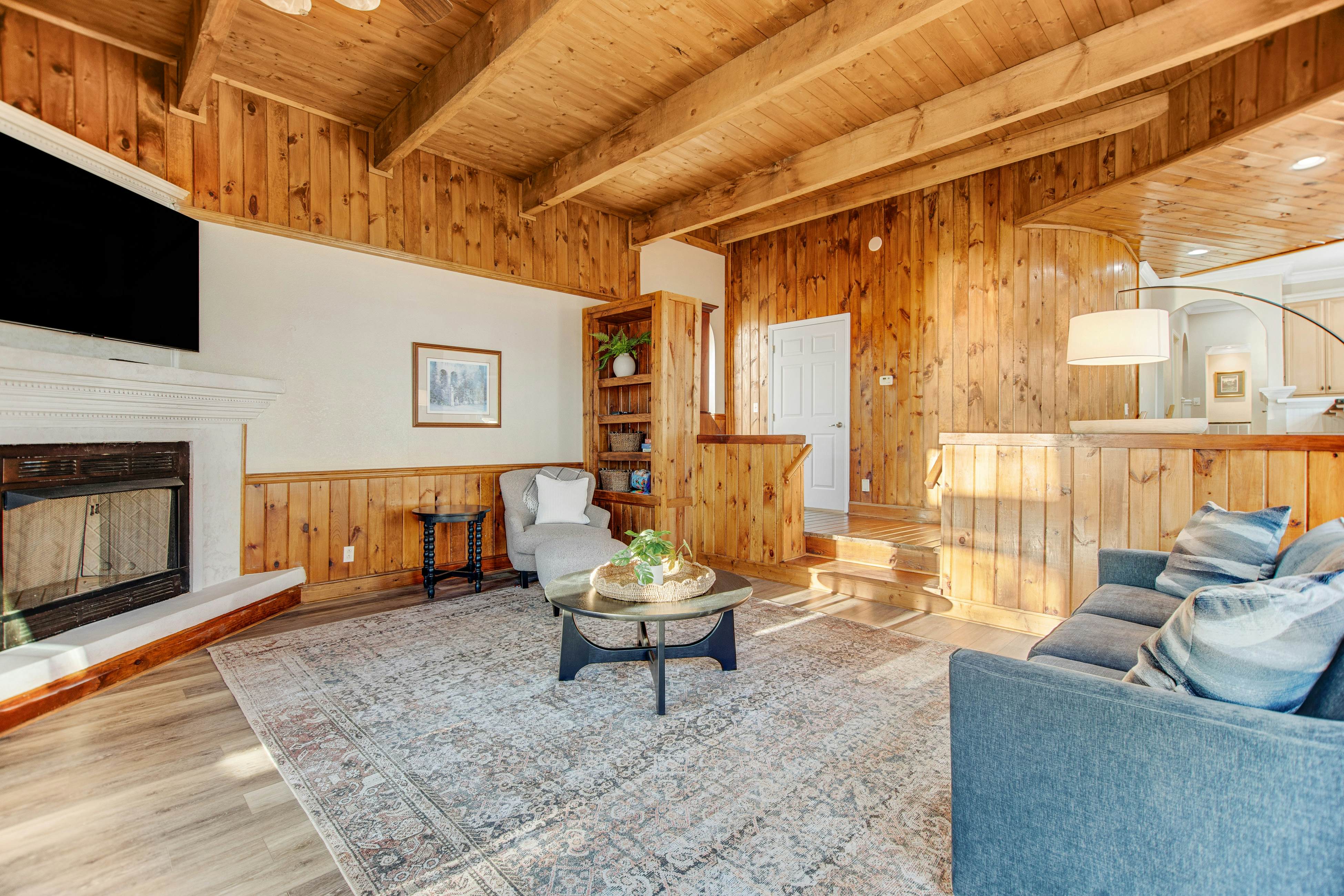 Custom Norris Lake home in no-wake zone w/ hot tub & two kitchens - dog-friendly