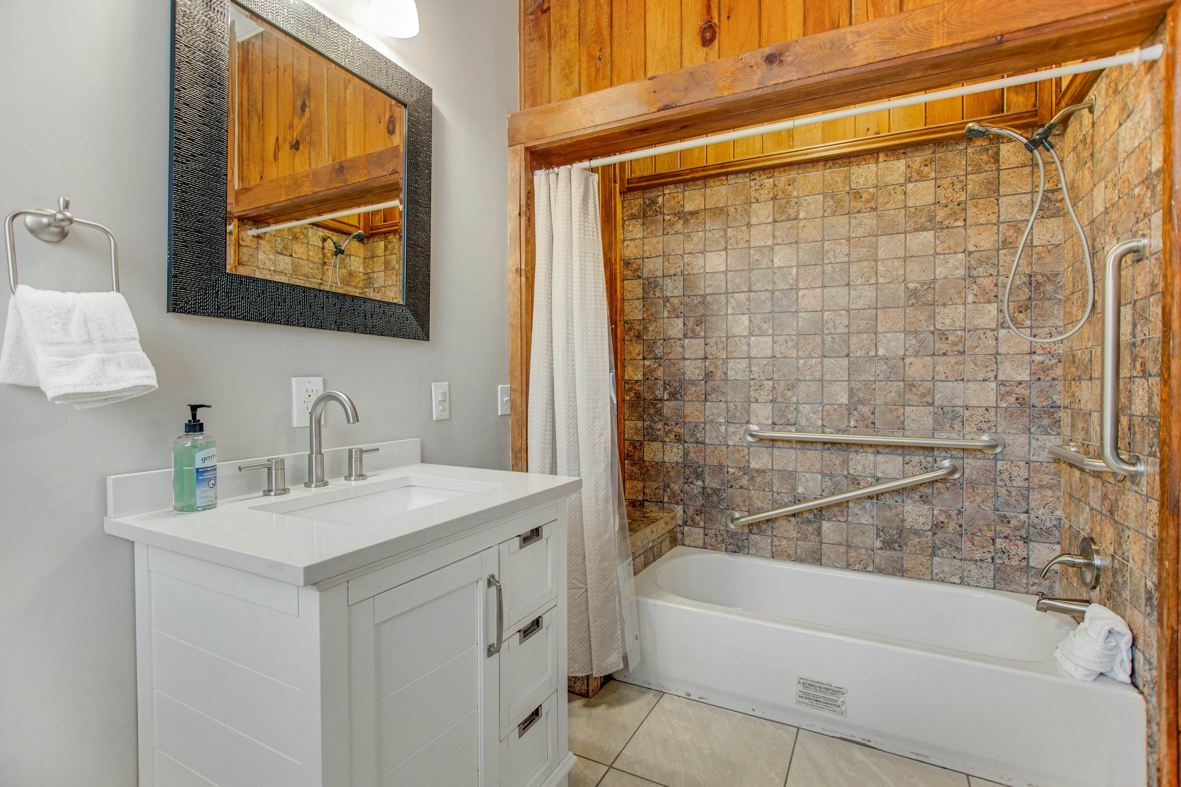 Custom Norris Lake home in no-wake zone w/ hot tub & two kitchens - dog-friendly