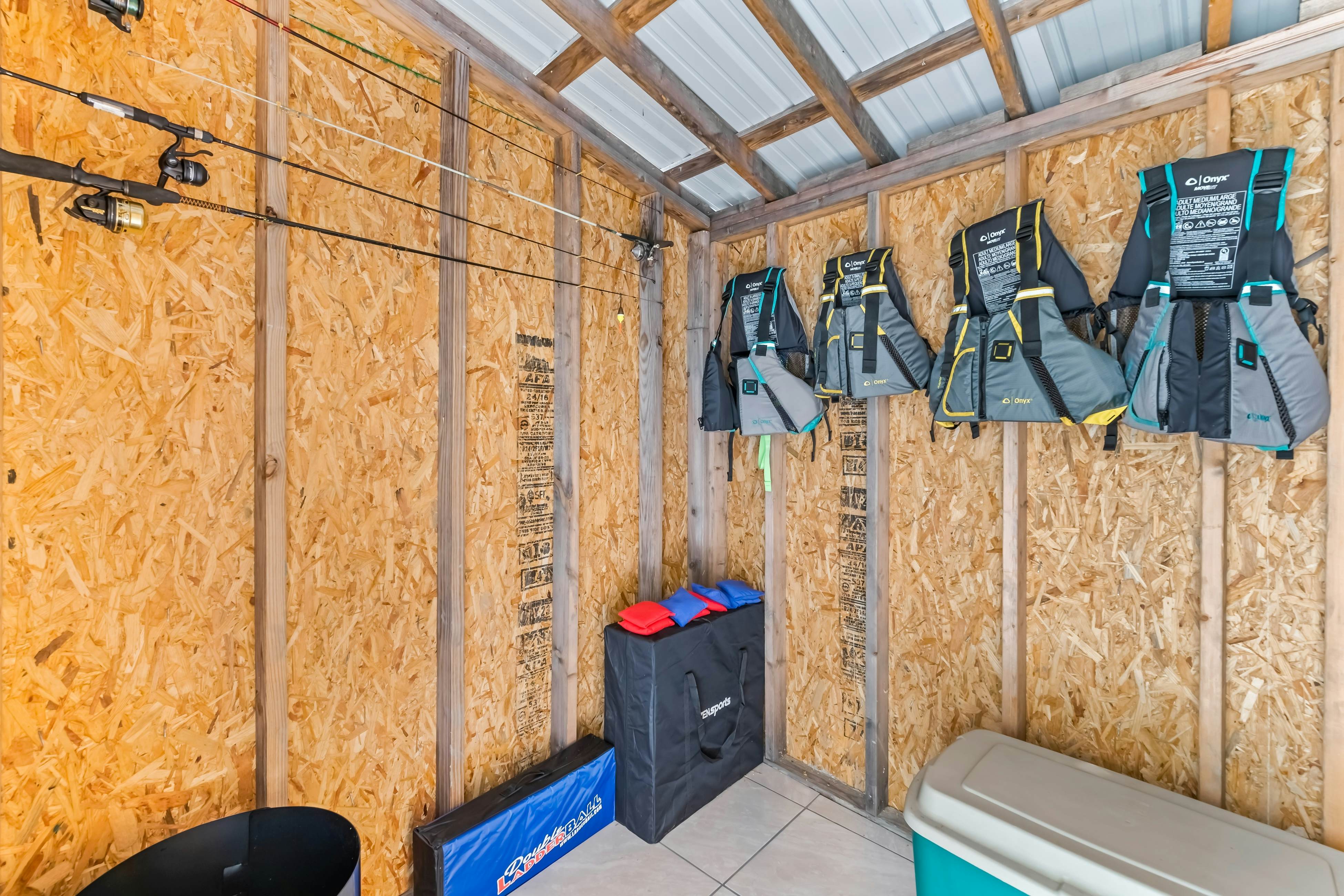 Custom Norris Lake home in no-wake zone w/ hot tub & two kitchens - dog-friendly