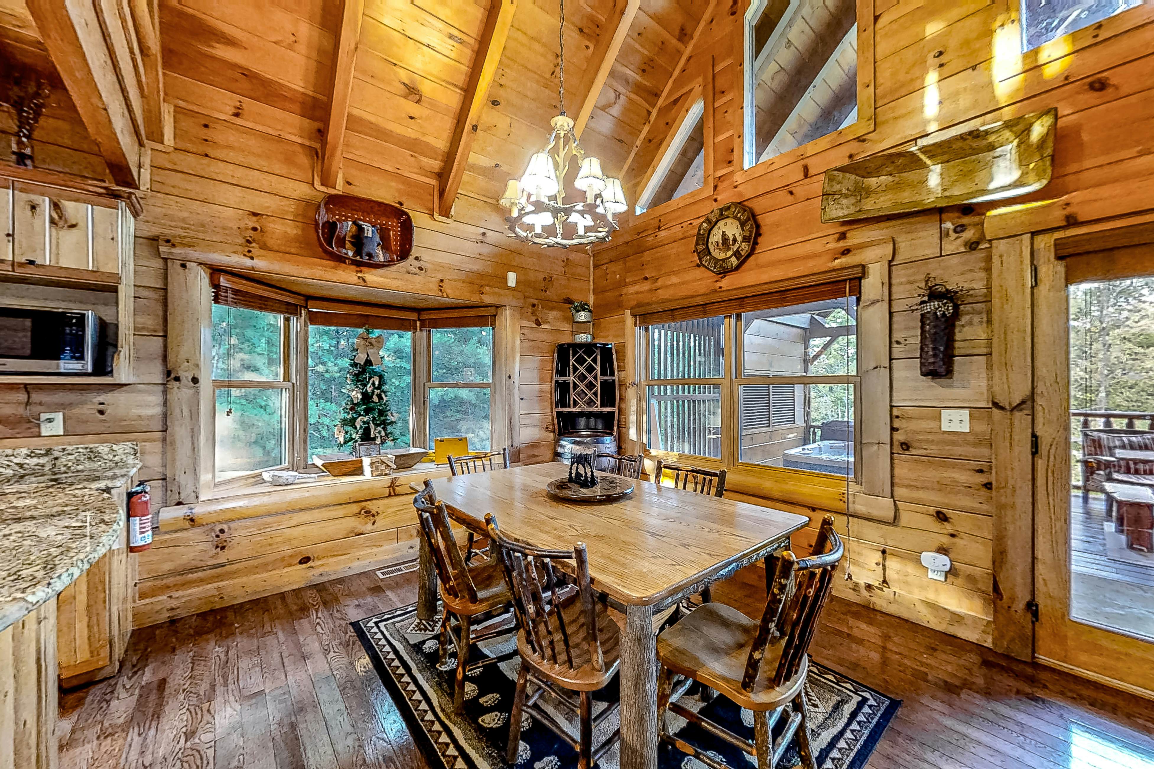 Dog Welcome Cabin, Sleeps 8・Hot Tub・Community Pool