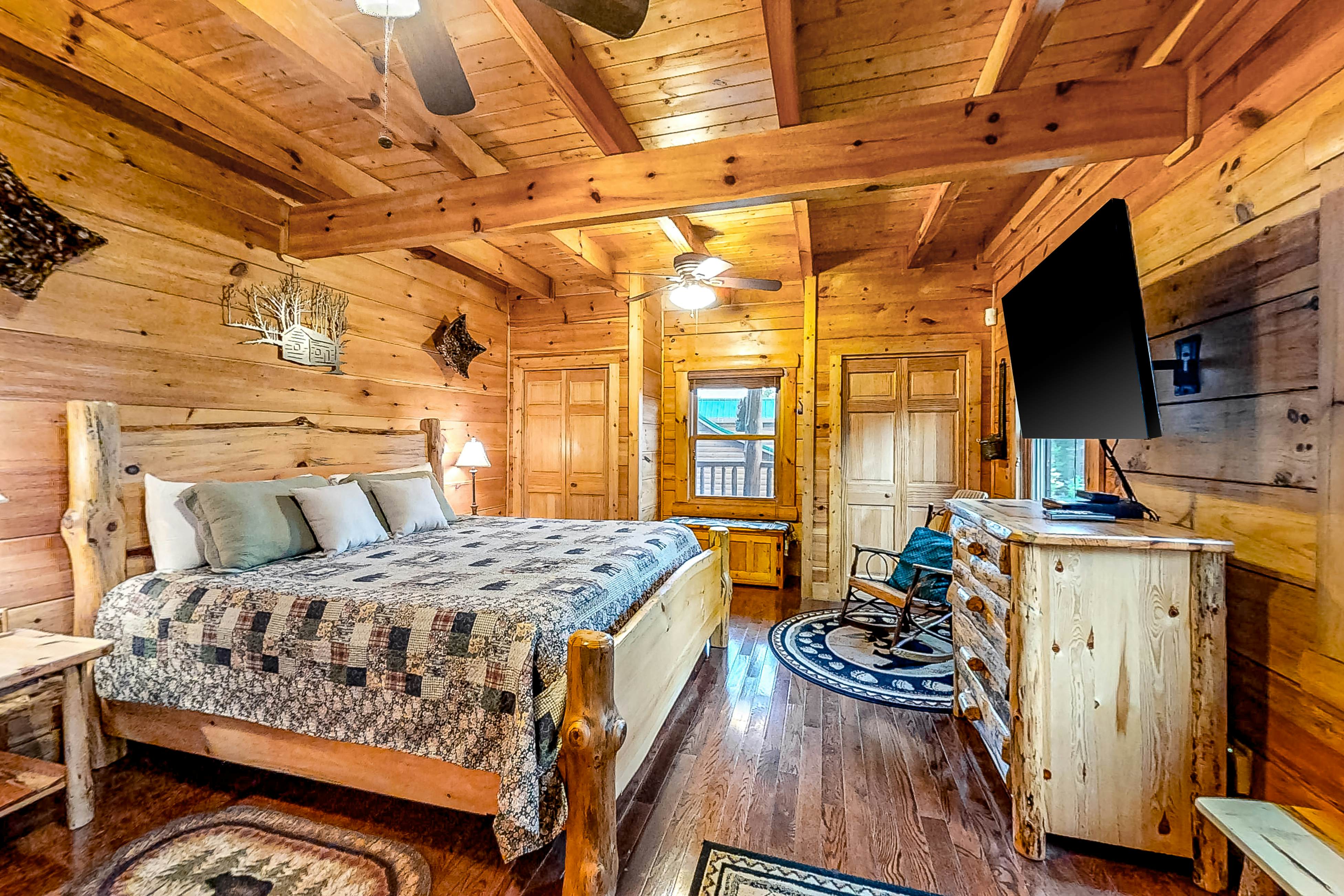 Dog Welcome Cabin, Sleeps 8・Hot Tub・Community Pool