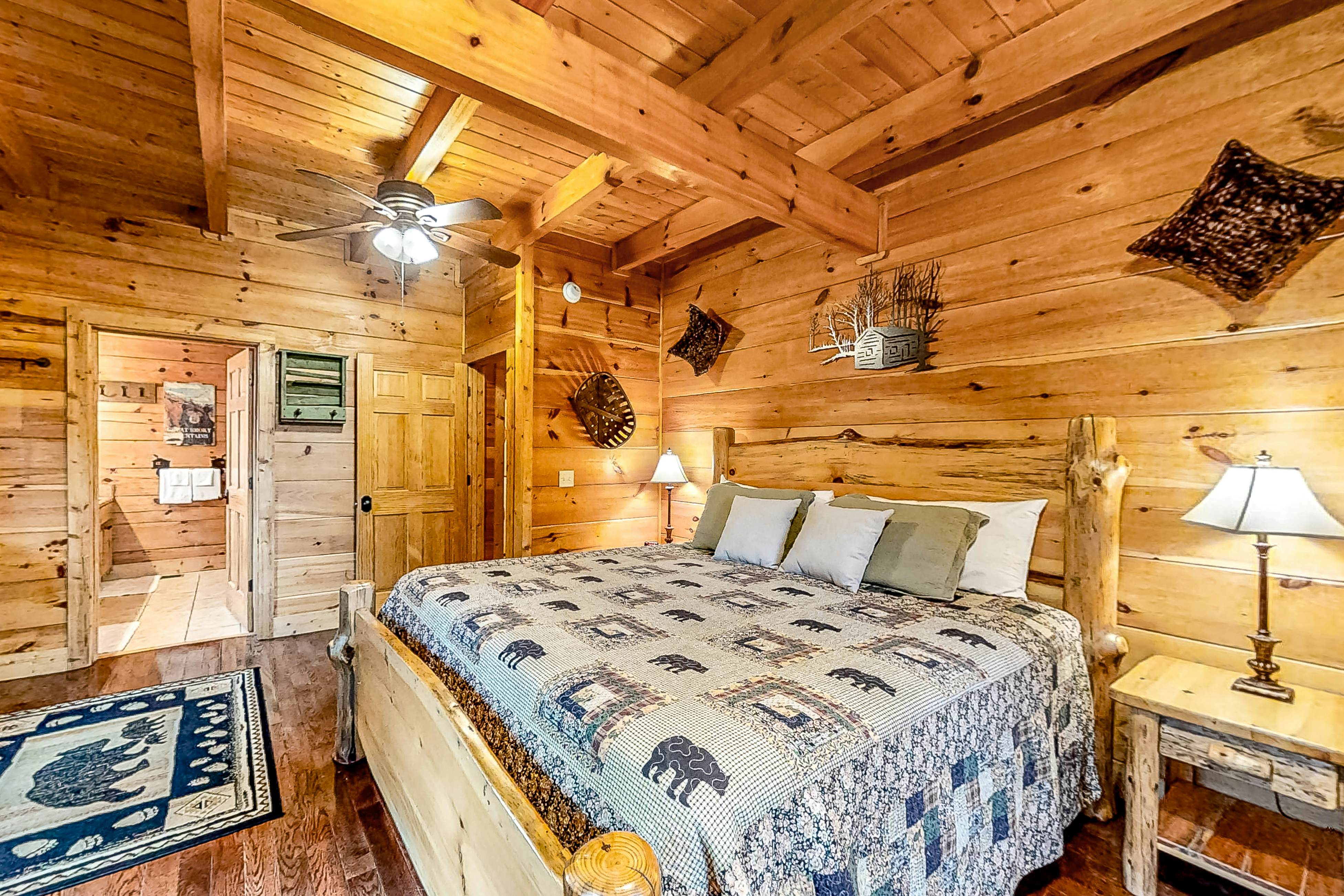 Dog Welcome Cabin, Sleeps 8・Hot Tub・Community Pool