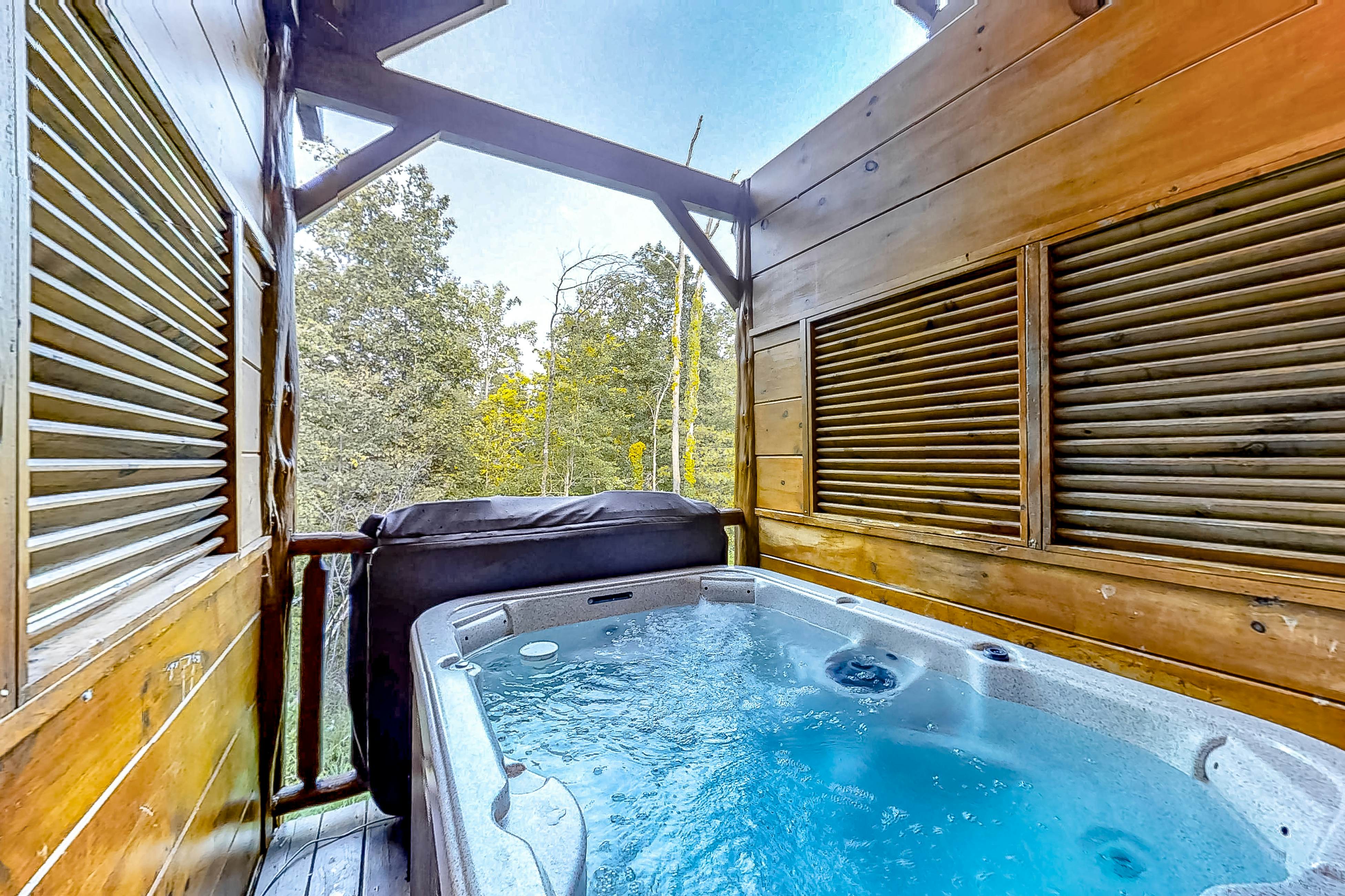 Dog Welcome Cabin, Sleeps 8・Hot Tub・Community Pool