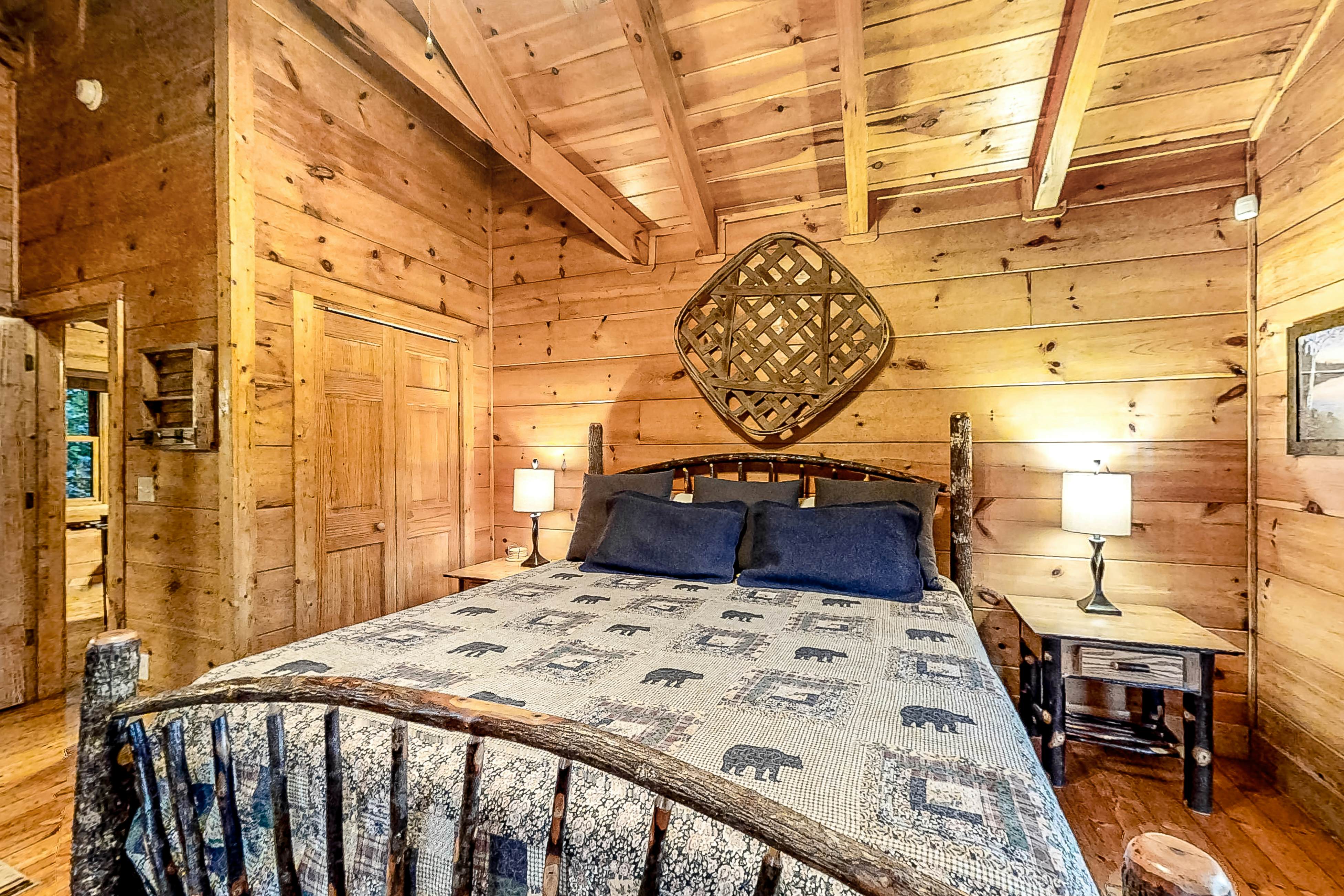 Dog Welcome Cabin, Sleeps 8・Hot Tub・Community Pool