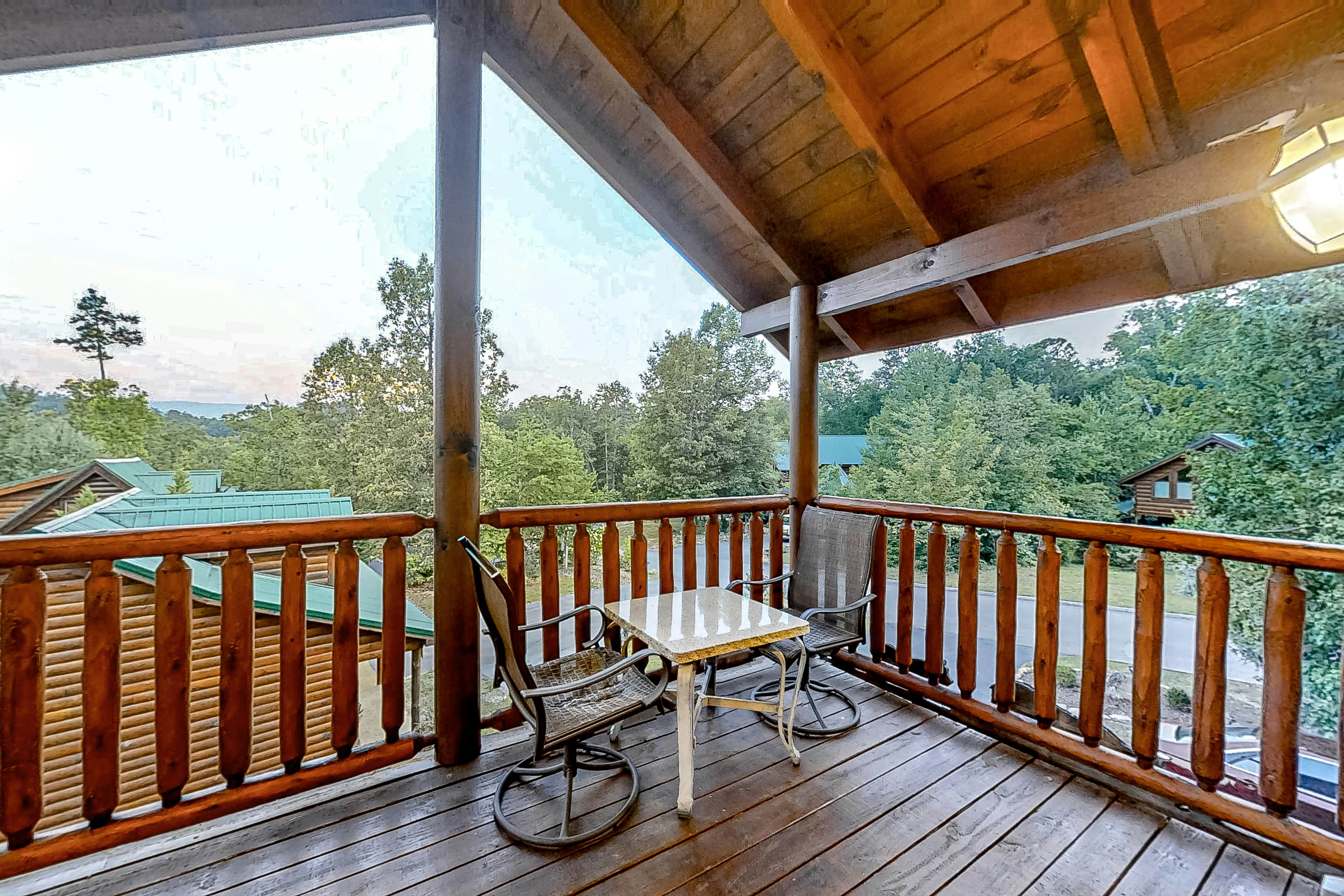 Dog Welcome Cabin, Sleeps 8・Hot Tub・Community Pool