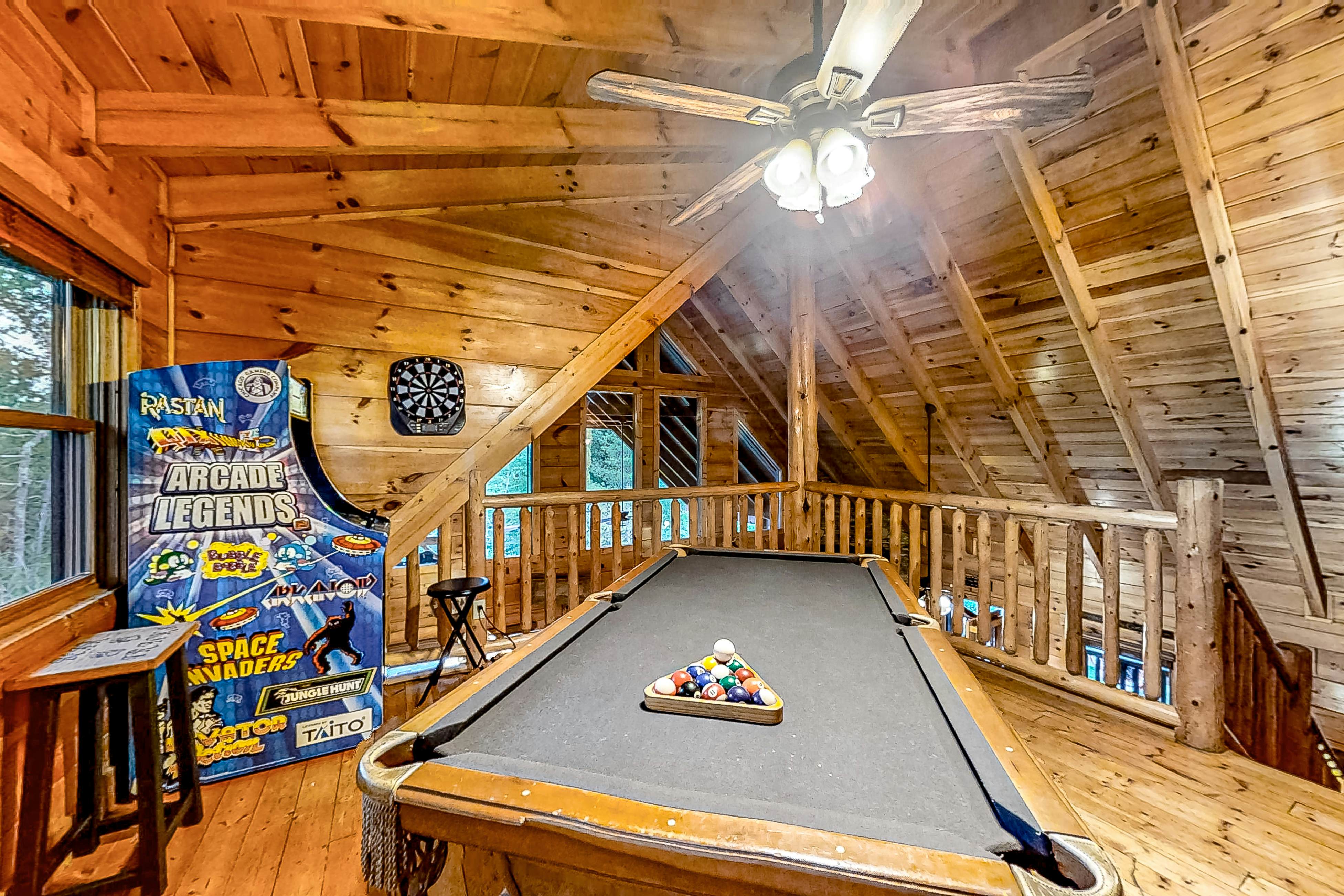 Dog Welcome Cabin, Sleeps 8・Hot Tub・Community Pool