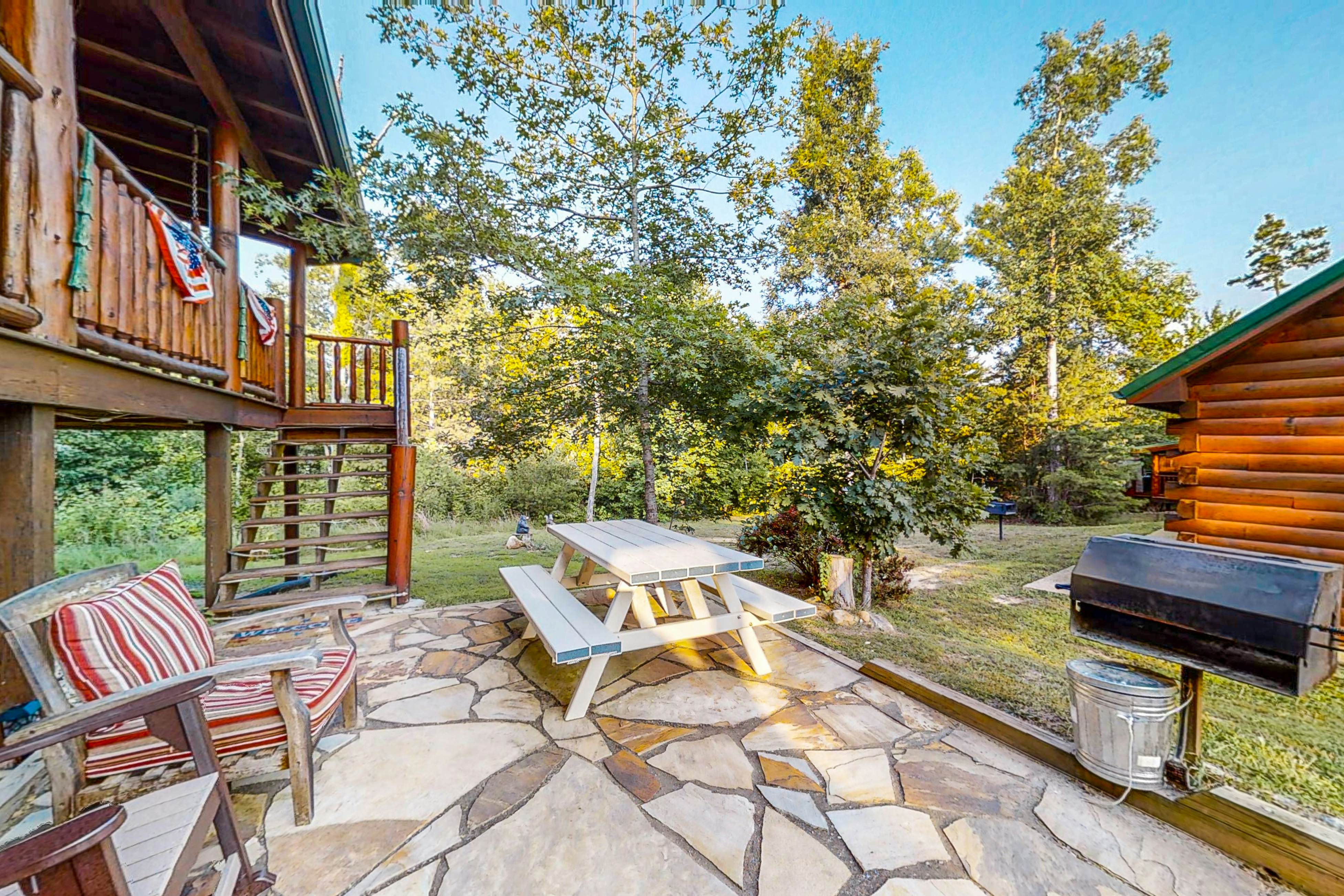 Dog Welcome Cabin, Sleeps 8・Hot Tub・Community Pool