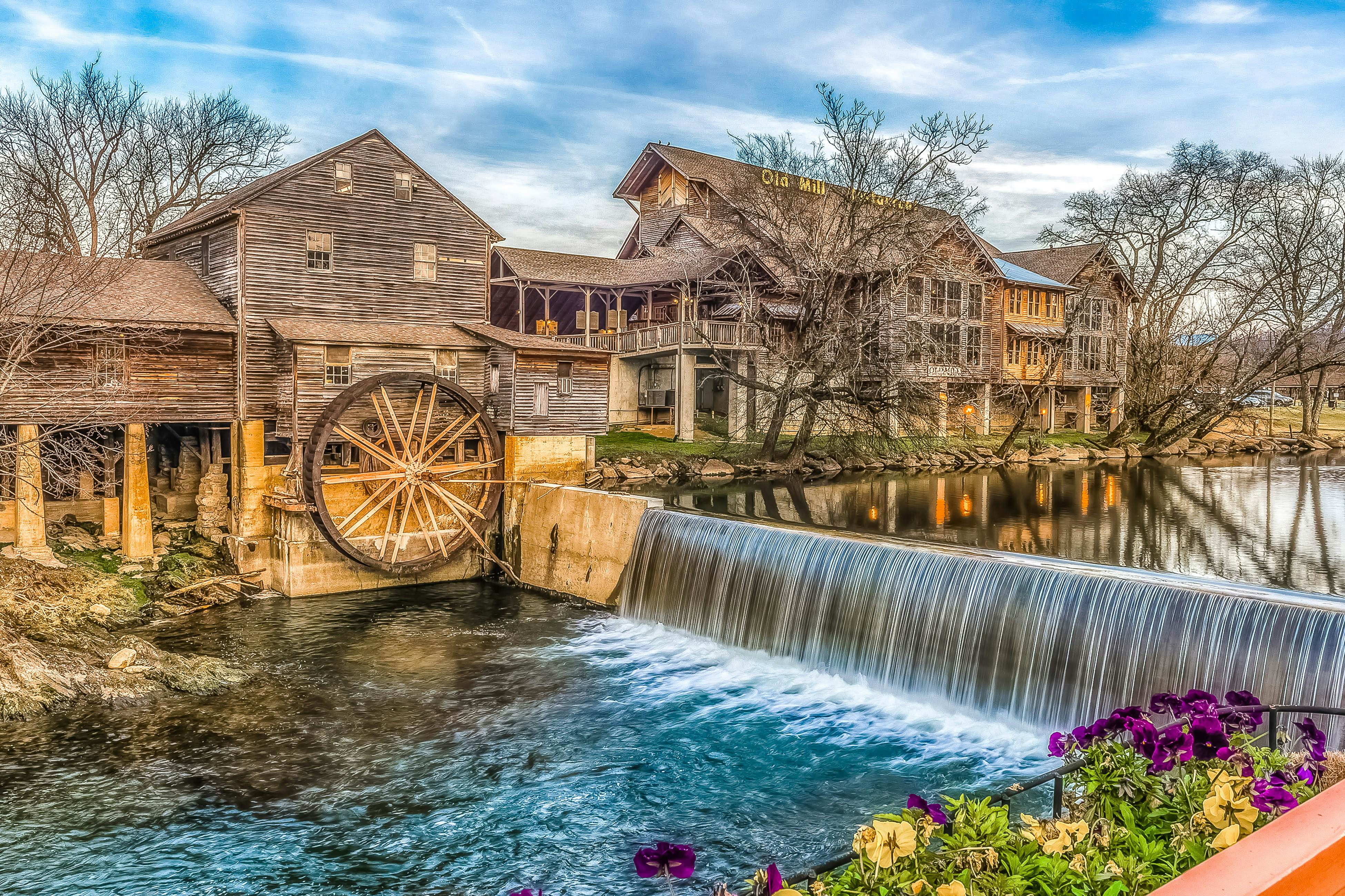 Dog Welcome Cabin, Sleeps 8・Hot Tub・Community Pool