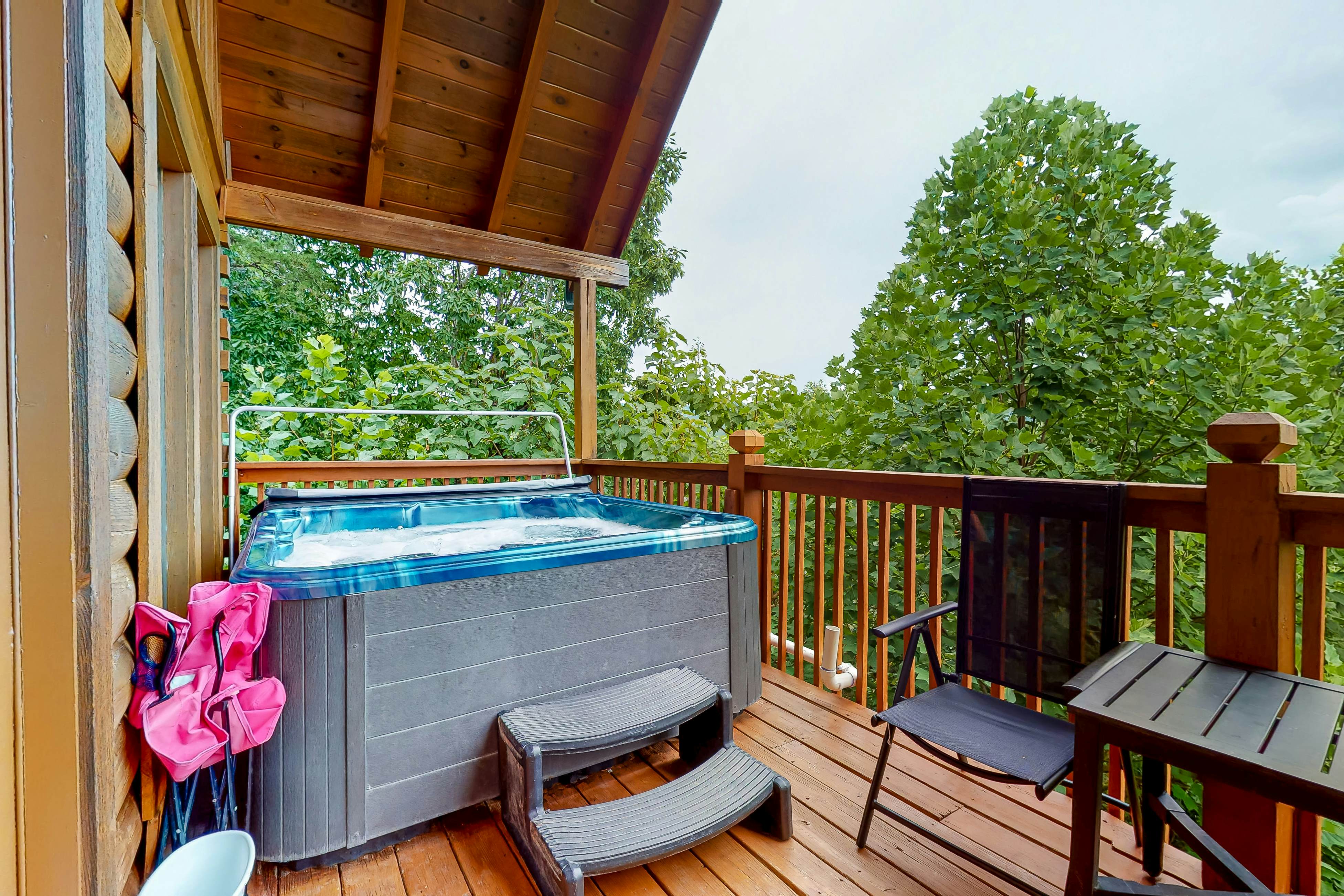 Dollywood Cabin W Mtn View, Sleeps 12・Hot Tub