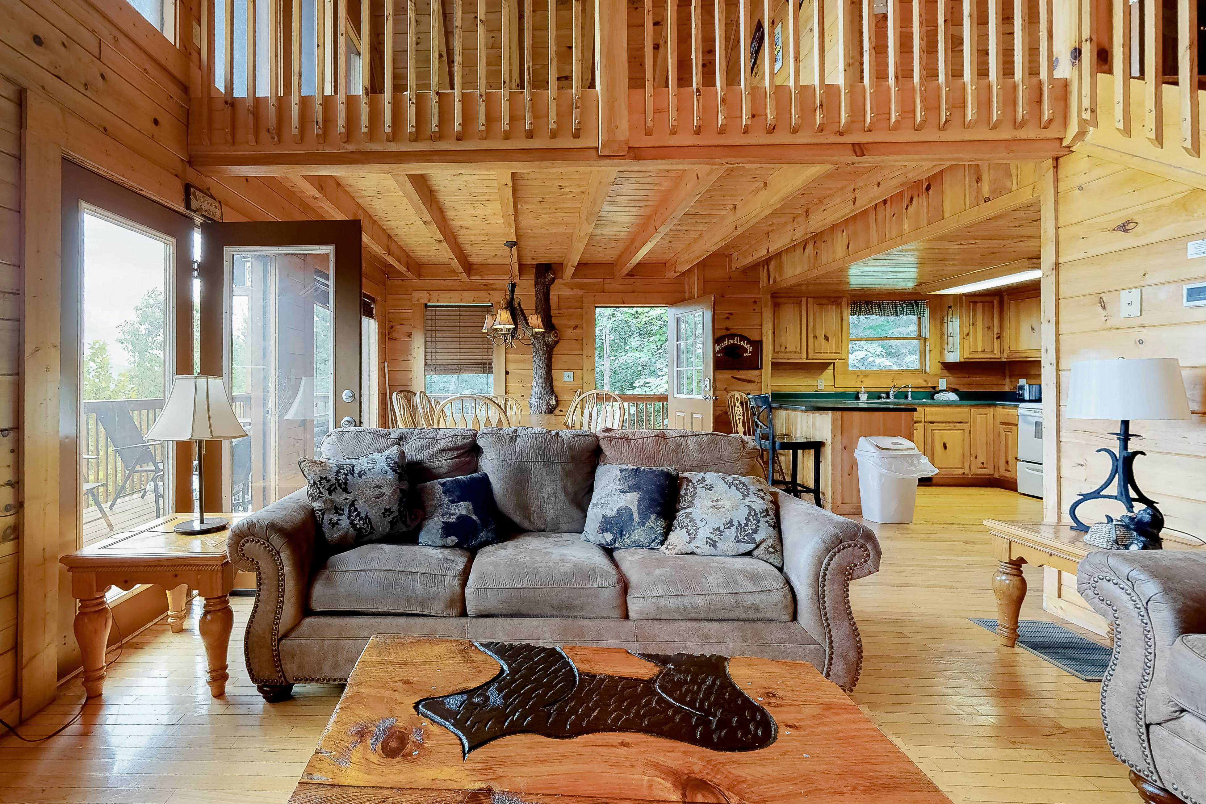 Dollywood Cabin W Mtn View, Sleeps 12・Hot Tub