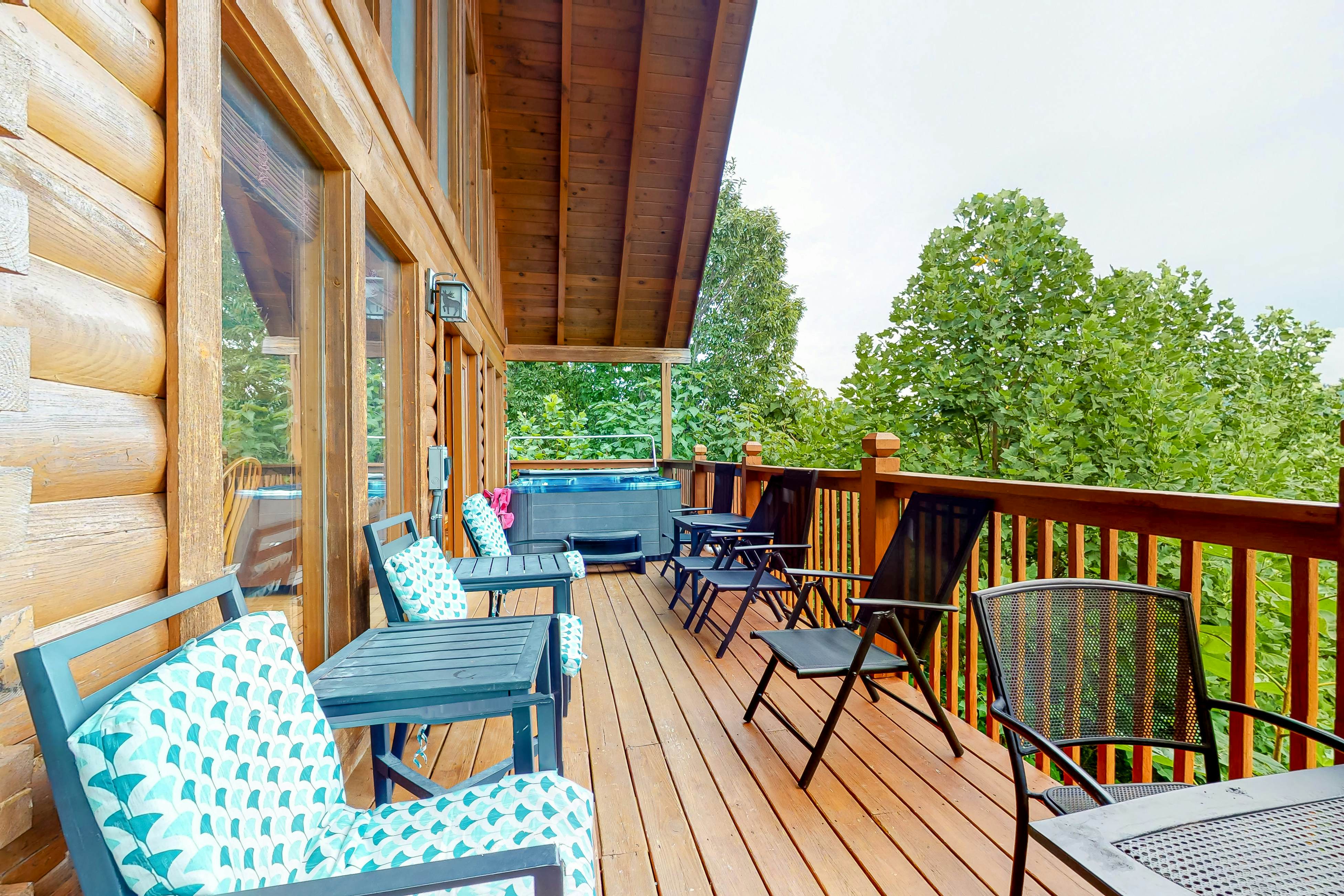 Dollywood Cabin W Mtn View, Sleeps 12・Hot Tub