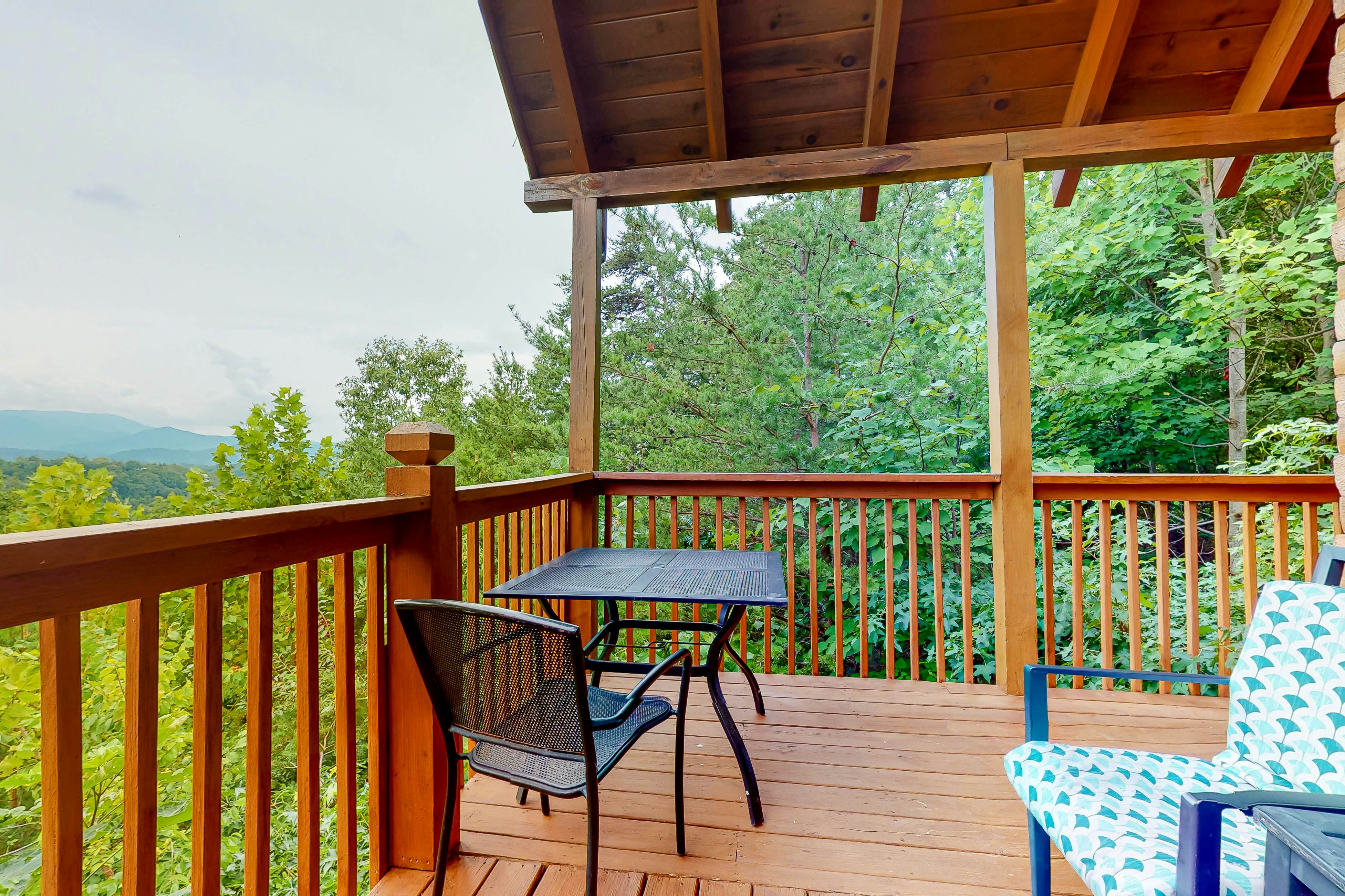 Dollywood Cabin W Mtn View, Sleeps 12・Hot Tub