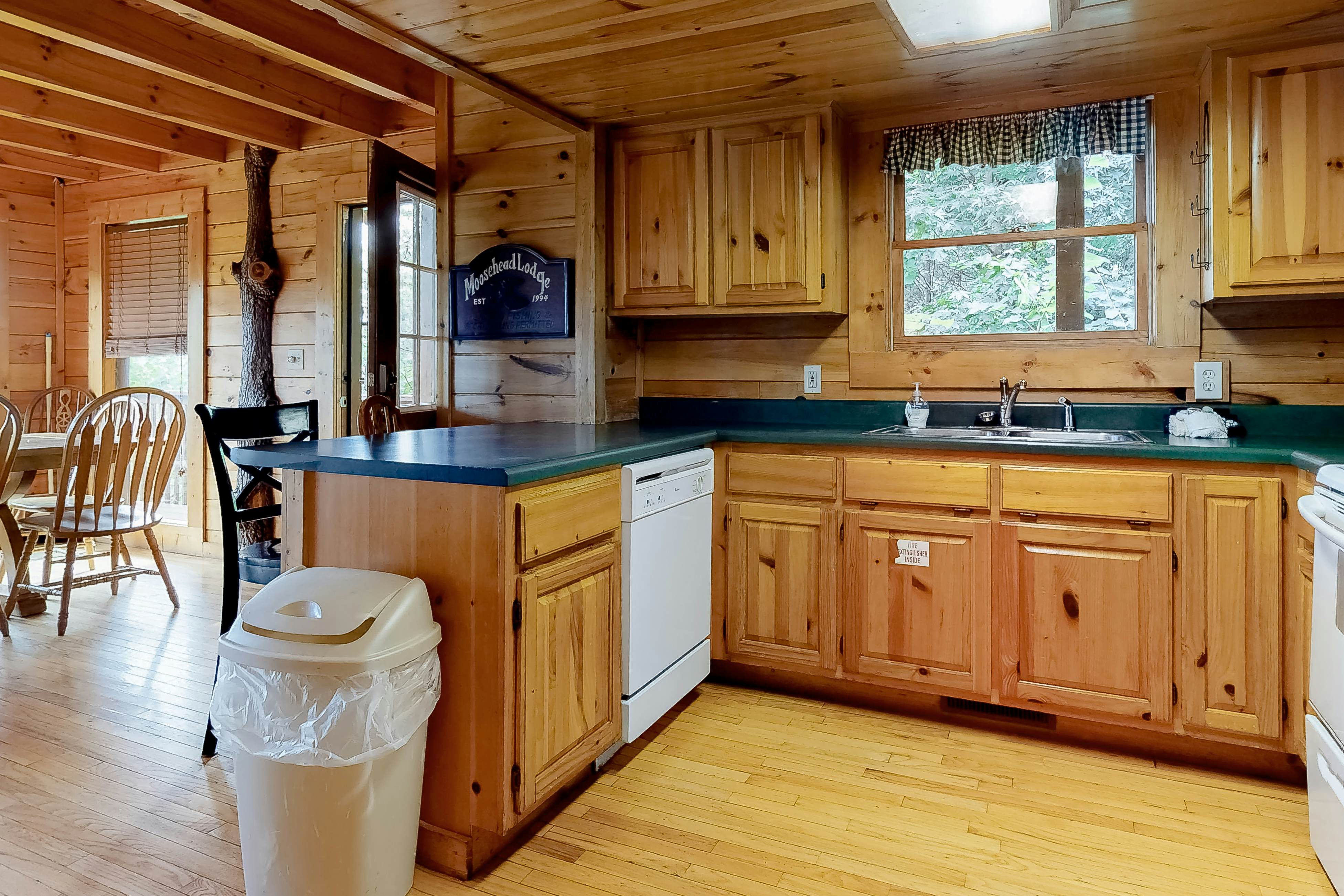 Dollywood Cabin W Mtn View, Sleeps 12・Hot Tub