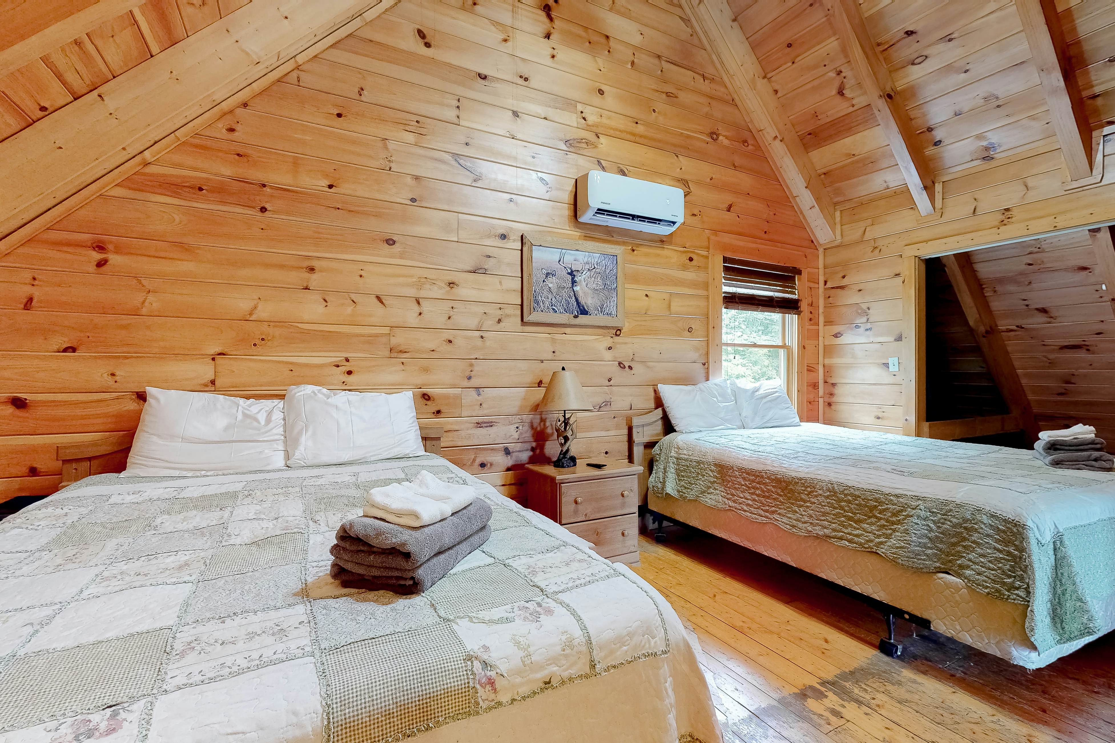 Dollywood Cabin W Mtn View, Sleeps 12・Hot Tub