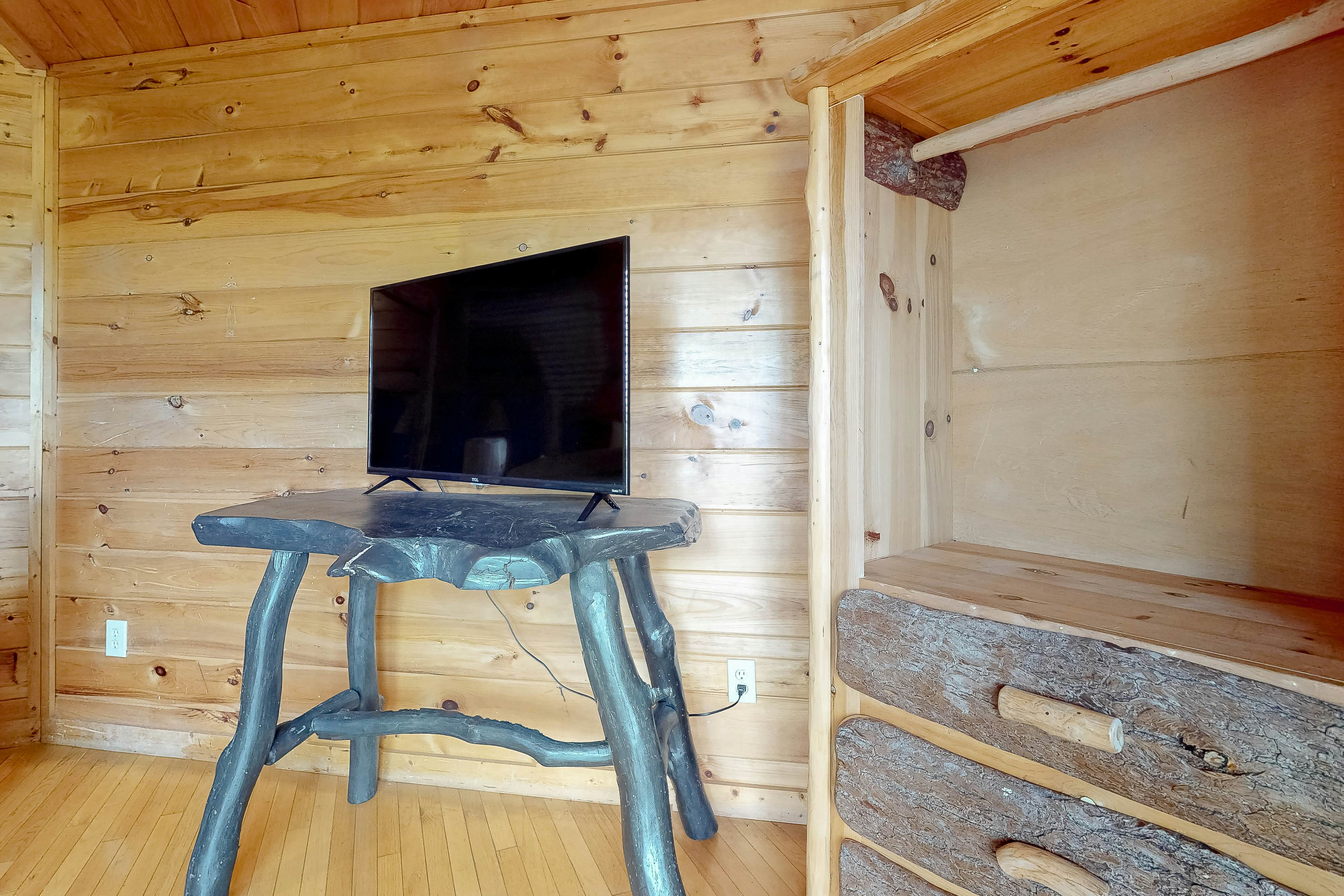 Dollywood Cabin W Mtn View, Sleeps 12・Hot Tub
