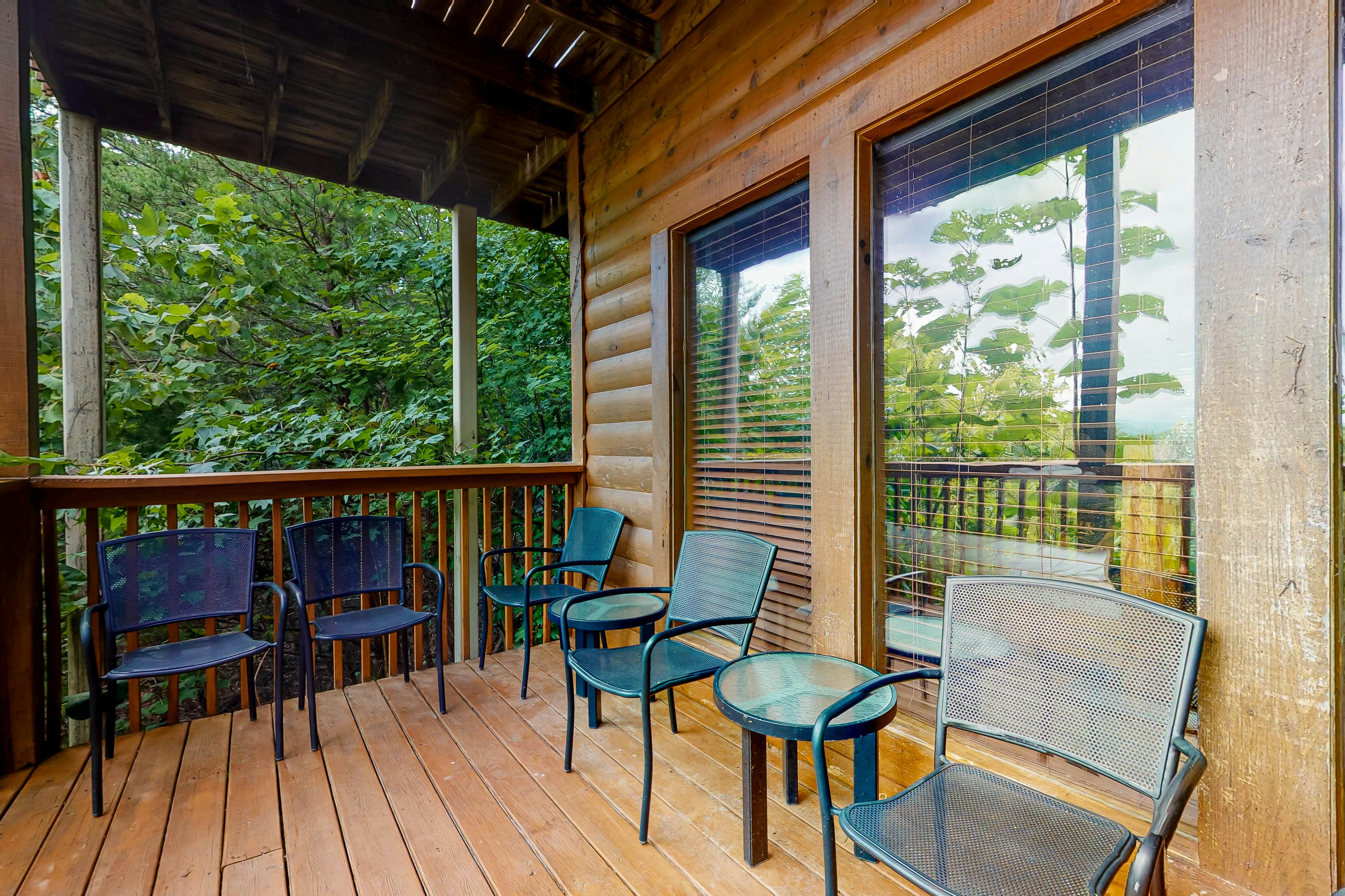Dollywood Cabin W Mtn View, Sleeps 12・Hot Tub
