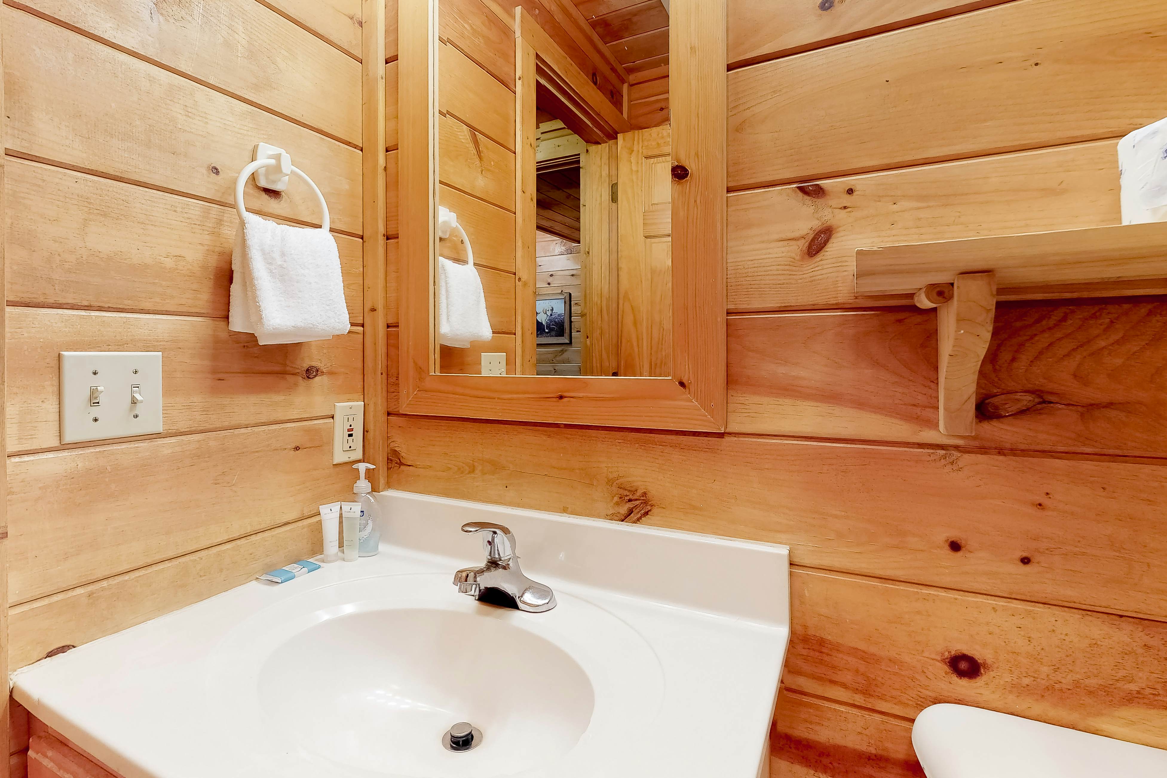 Dollywood Cabin W Mtn View, Sleeps 12・Hot Tub