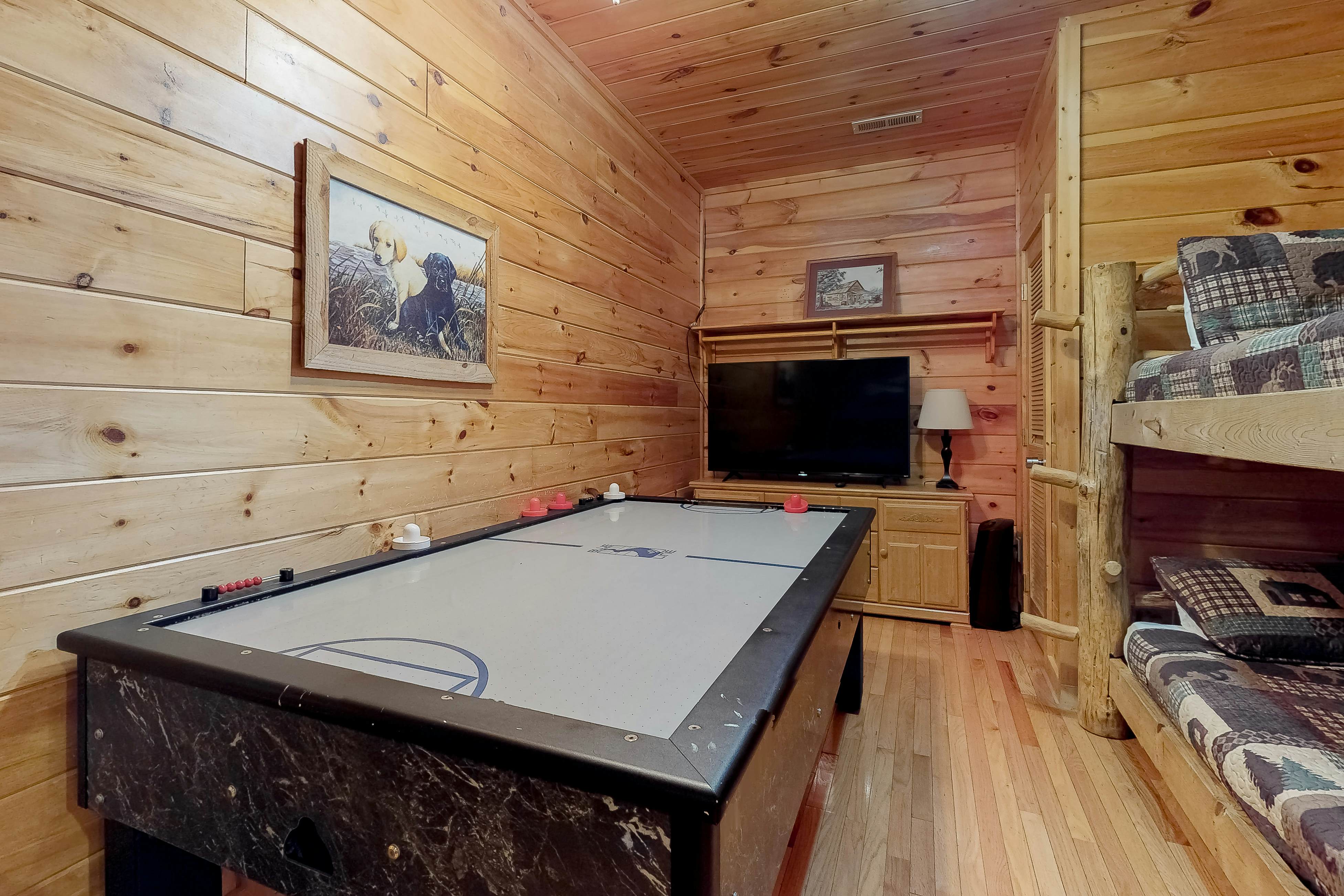 Dollywood Cabin W Mtn View, Sleeps 12・Hot Tub