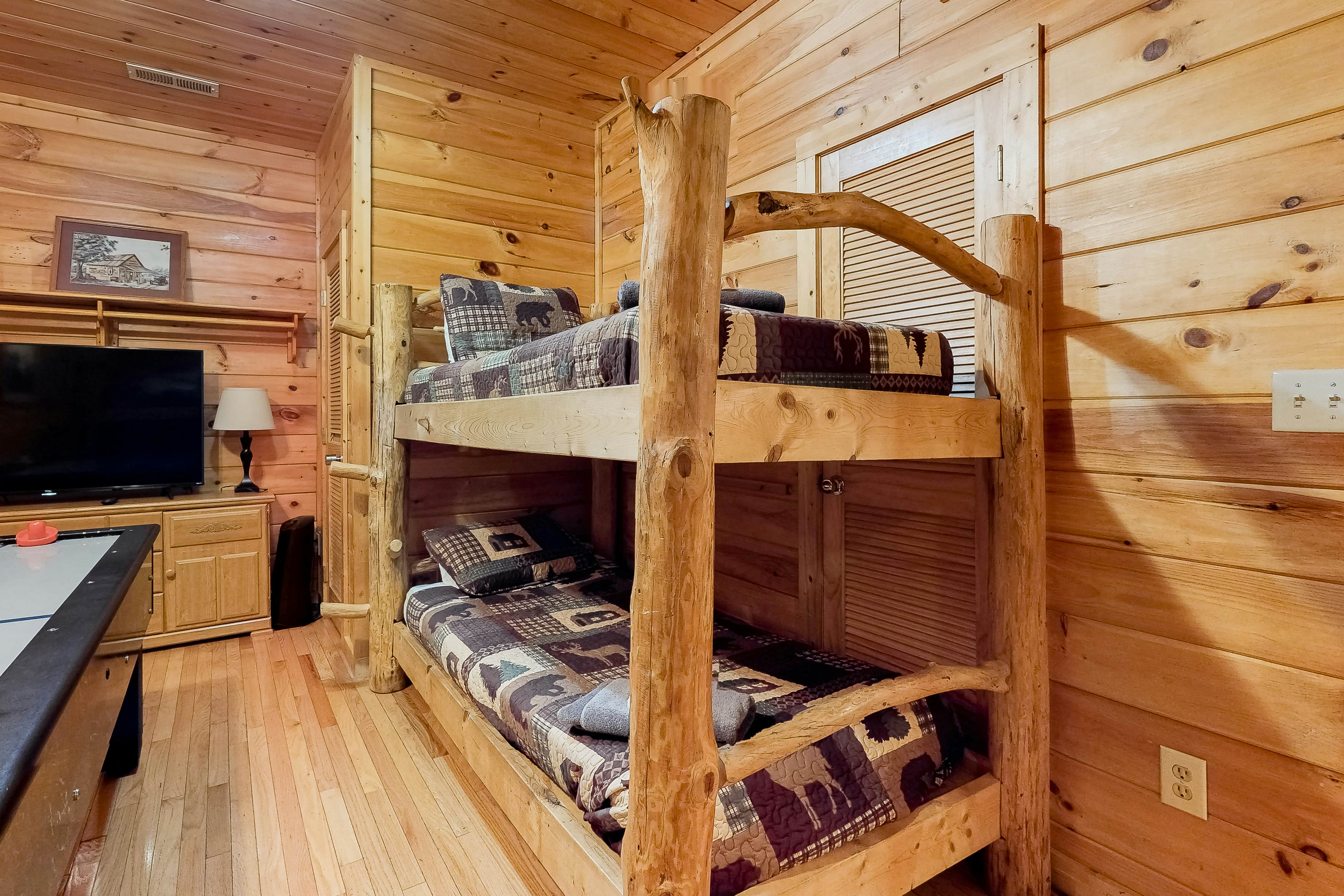 Dollywood Cabin W Mtn View, Sleeps 12・Hot Tub