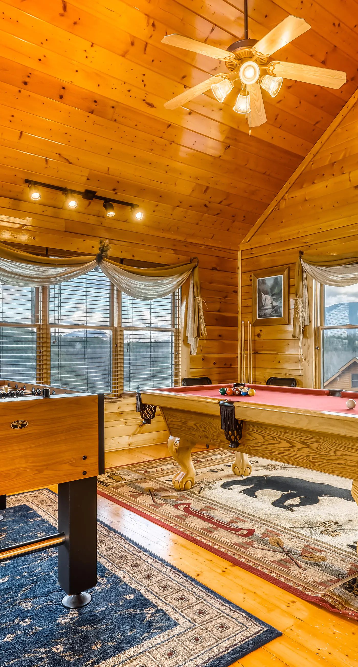 Charming Log cabin, Sleeps 6・Game Room・Hot Tub