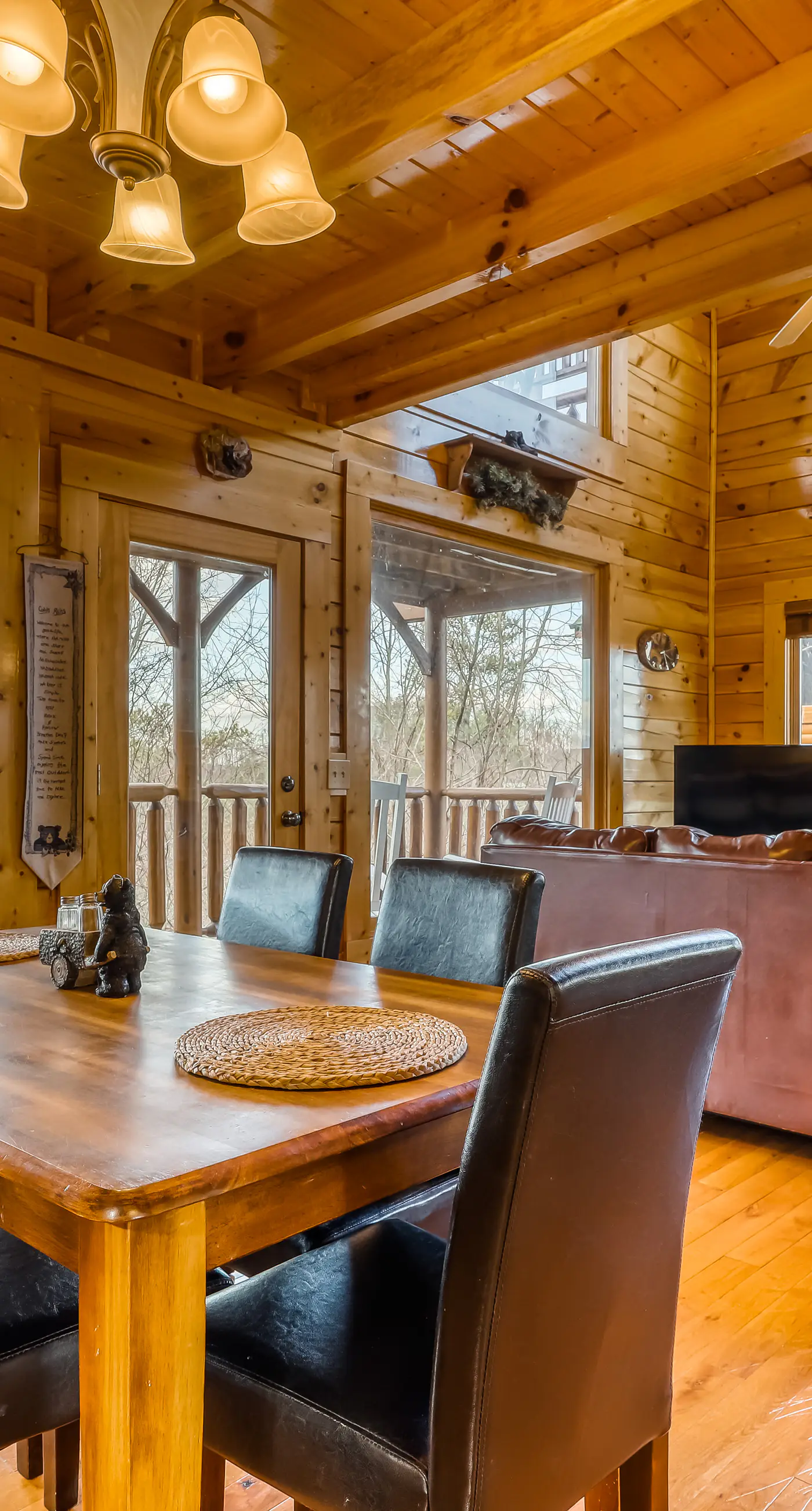 Charming Log cabin, Sleeps 6・Game Room・Hot Tub