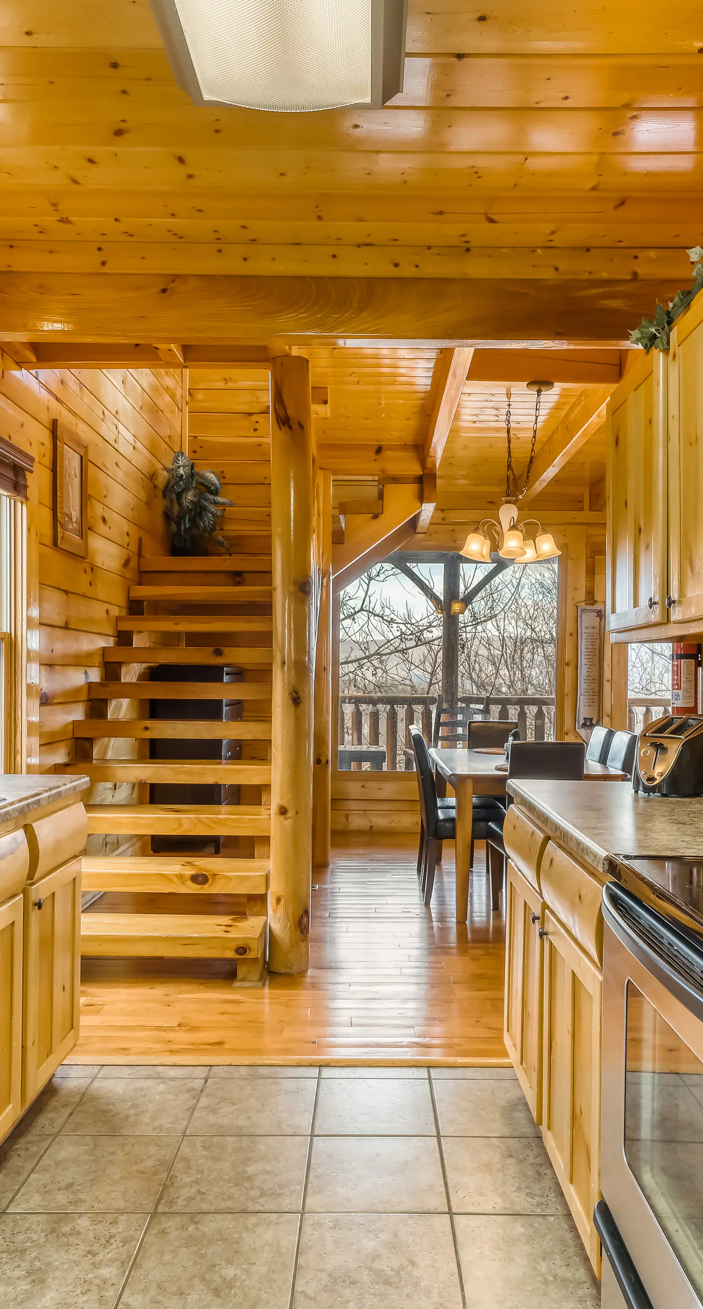 Charming Log cabin, Sleeps 6・Game Room・Hot Tub