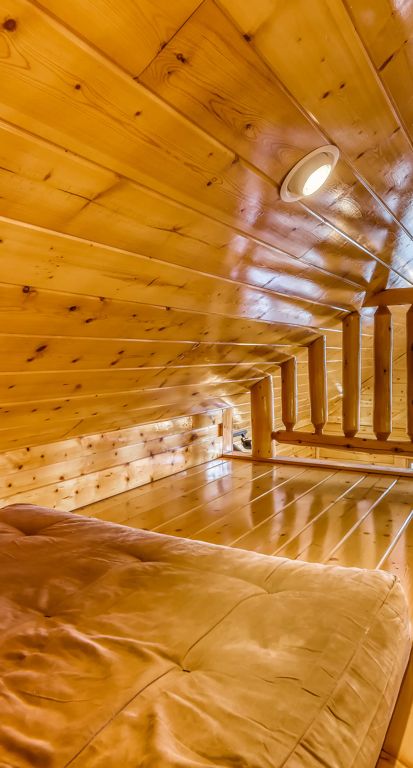 Charming Log cabin, Sleeps 6・Game Room・Hot Tub