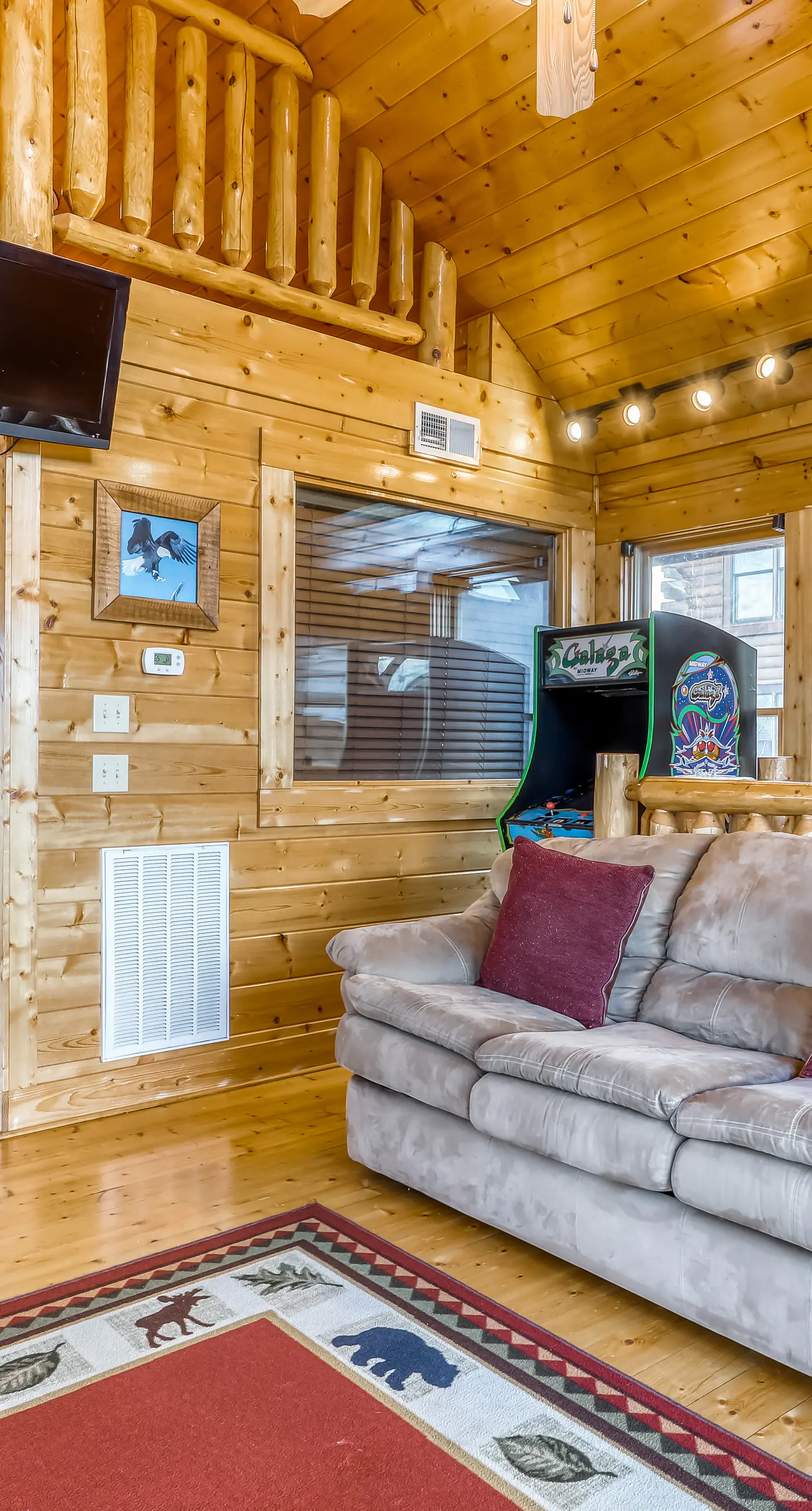 Charming Log cabin, Sleeps 6・Game Room・Hot Tub